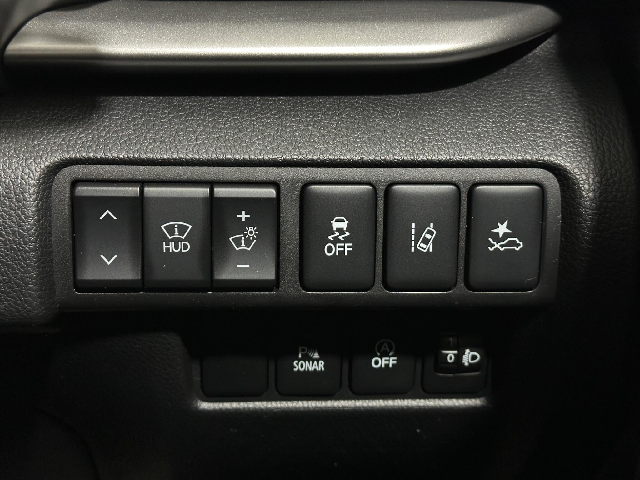 Mitsubishi Eclipse Cross view 18