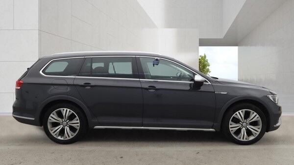 Volkswagen Passat view 5