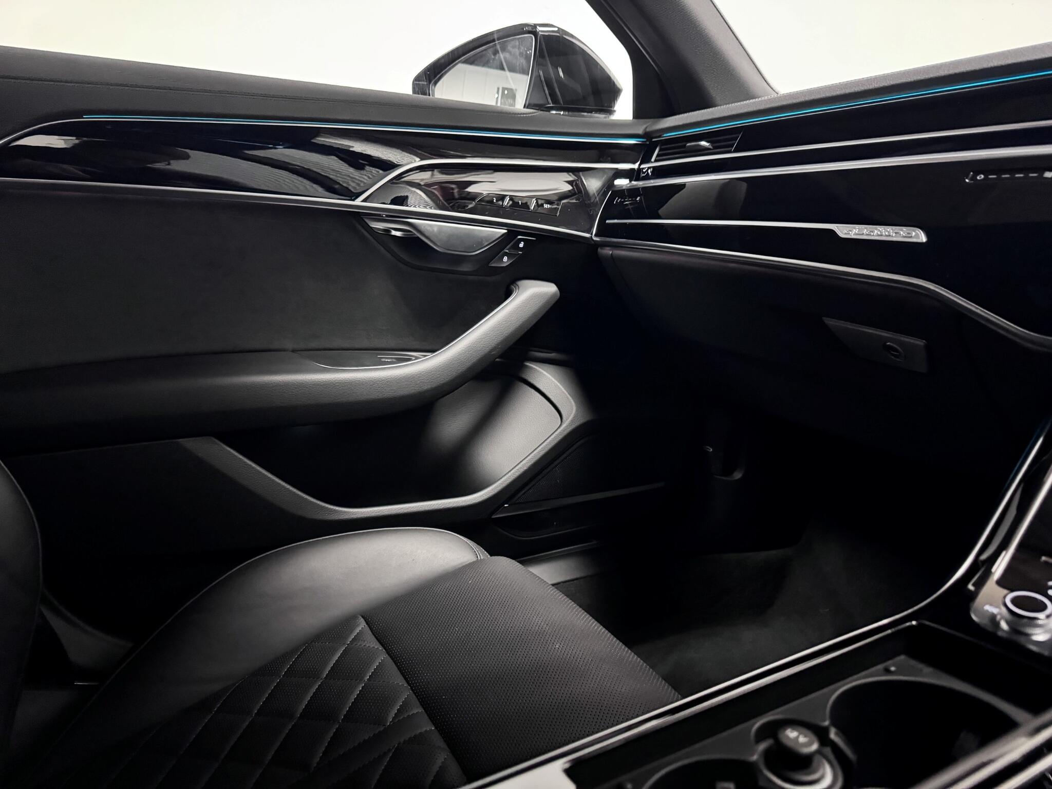 Audi A8 view 29