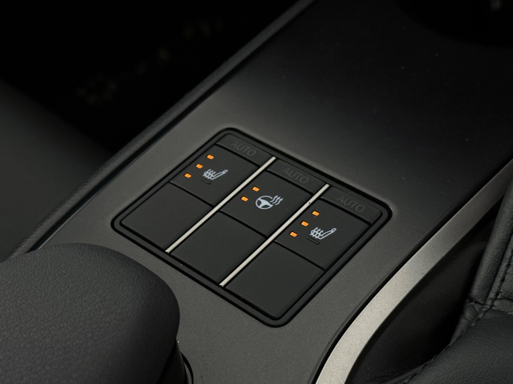 Lexus Ux view 20