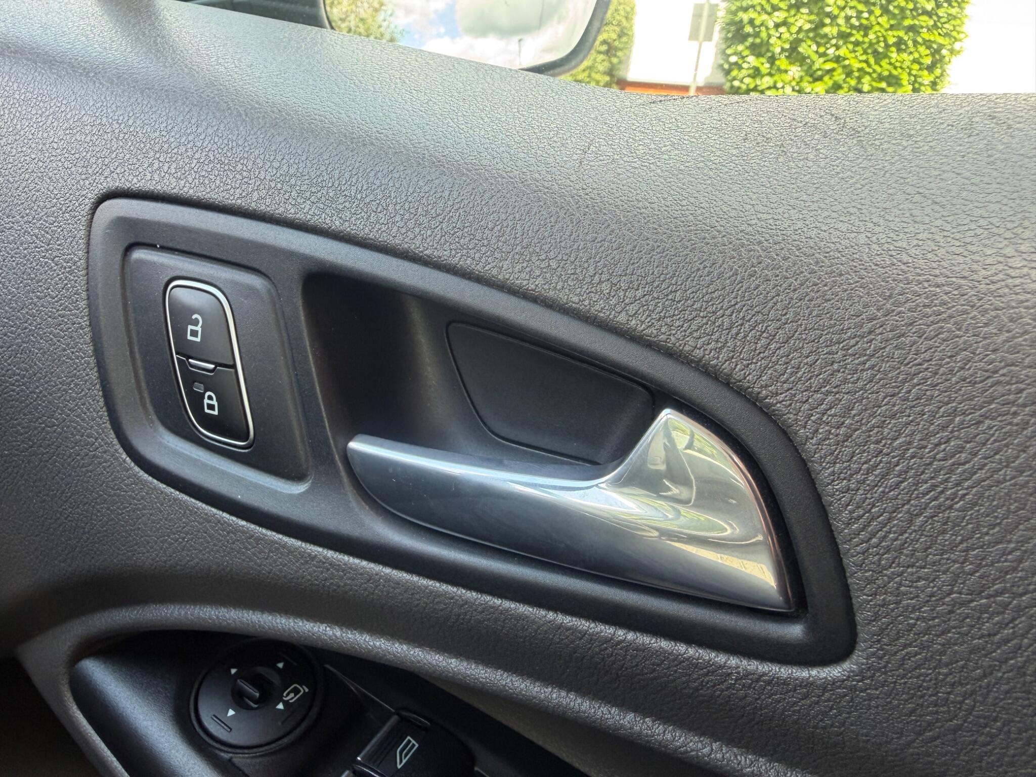 Ford Tourneo Connect view 22