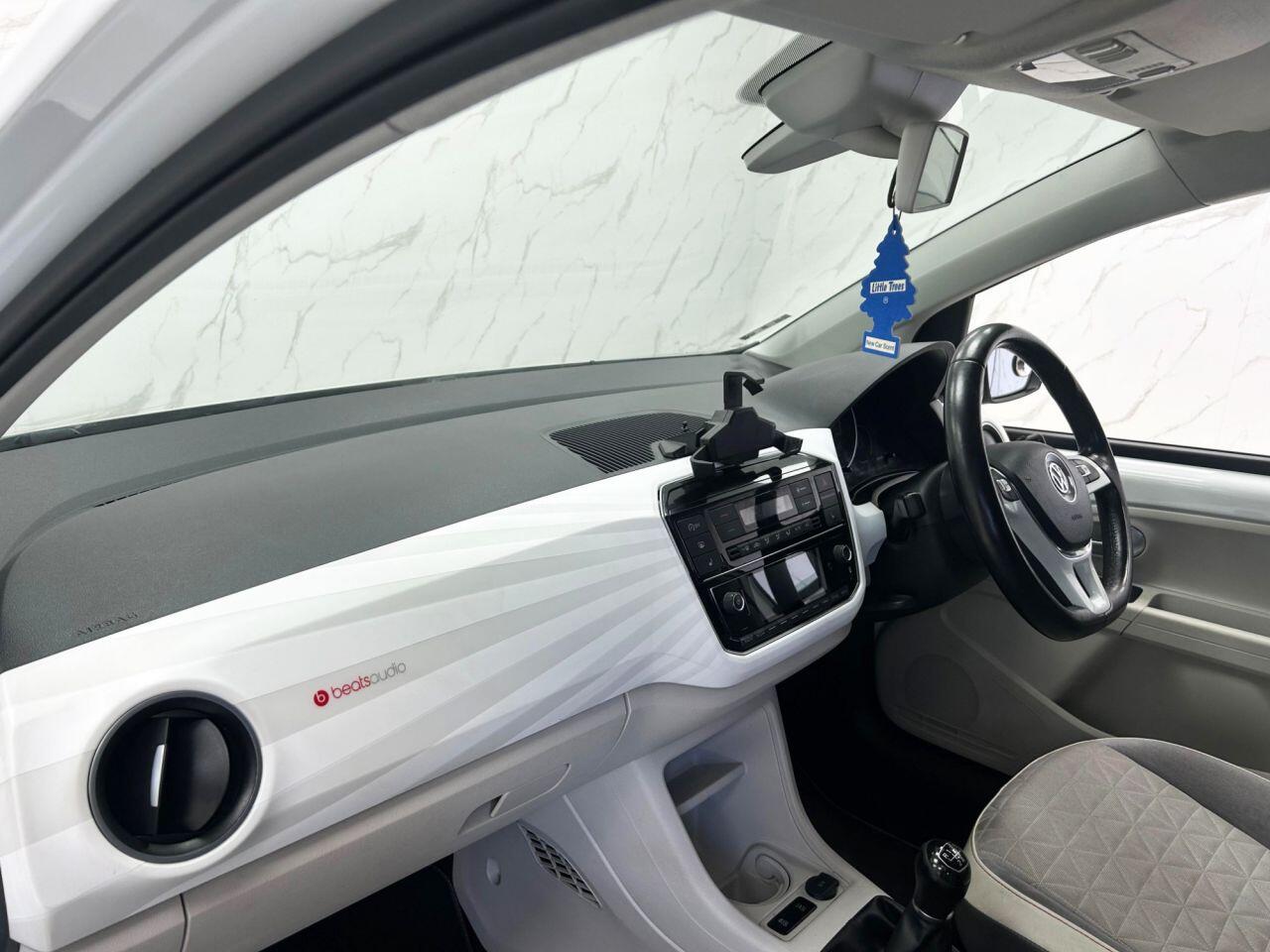 Volkswagen Up! view 14
