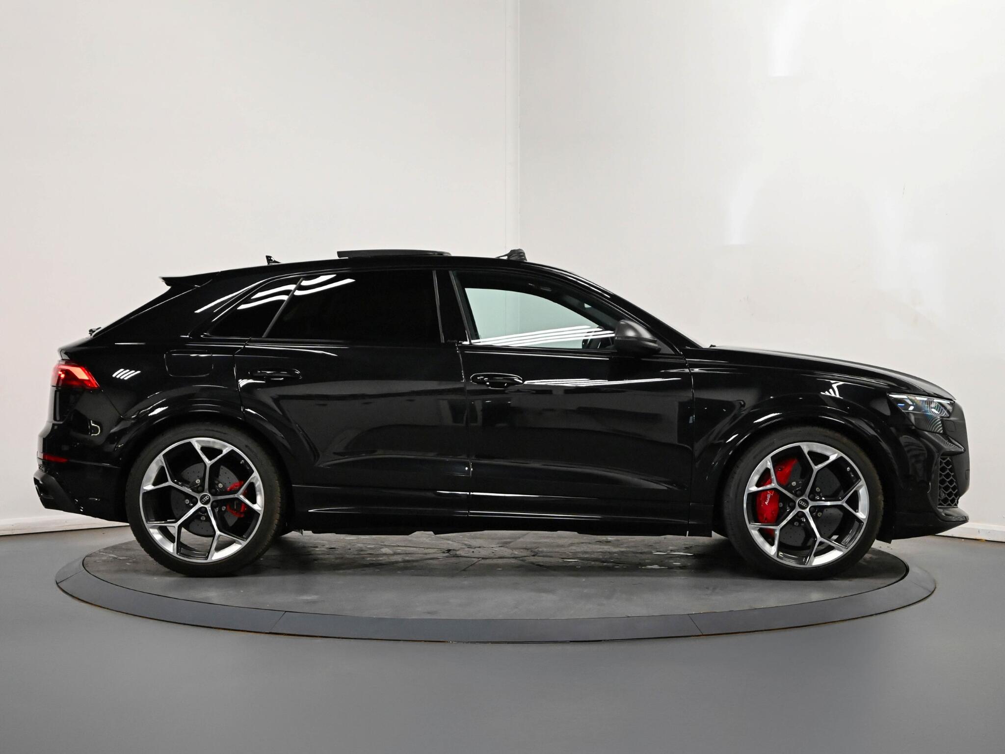 Audi RSQ8 view 33