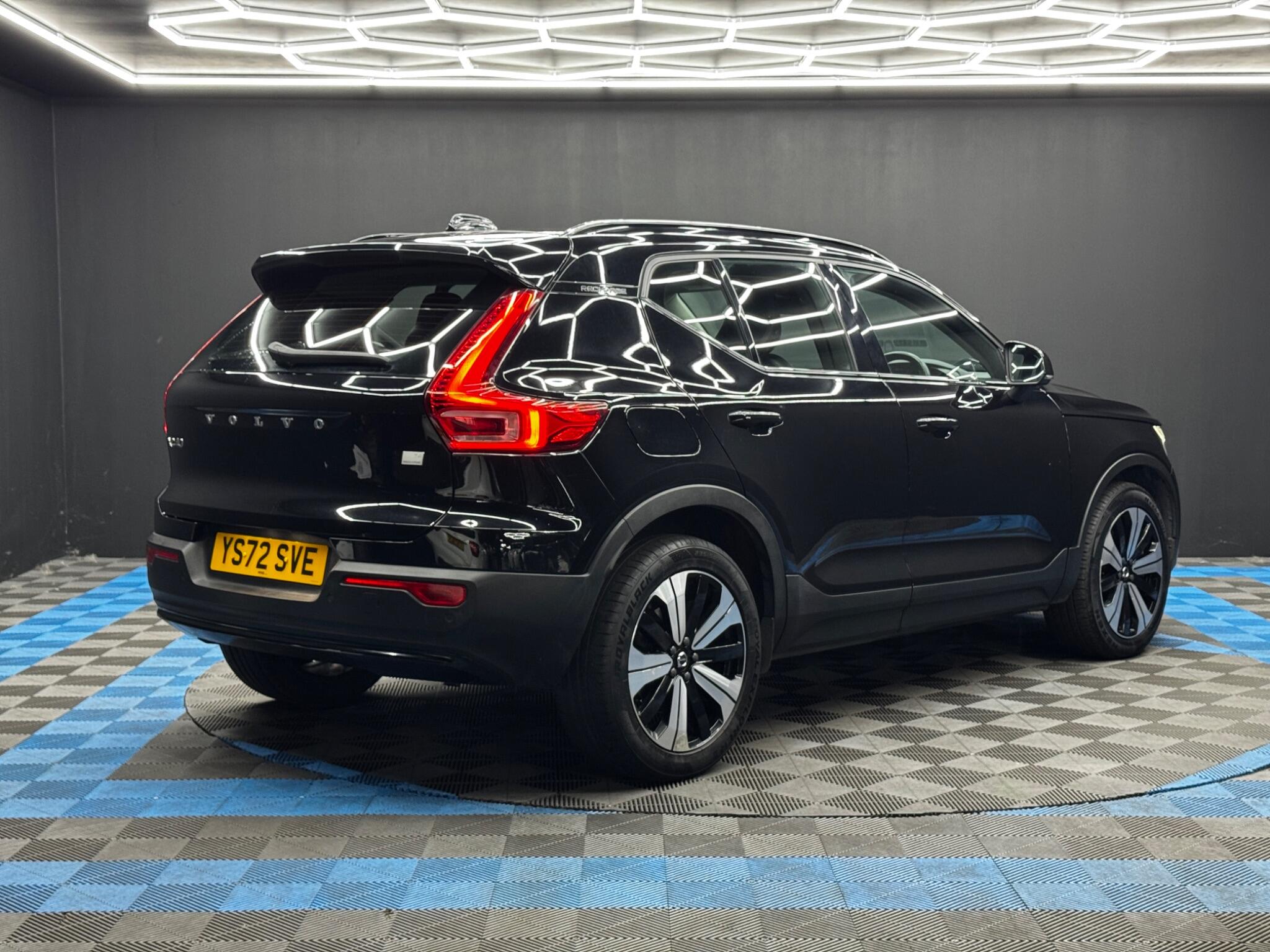 Volvo XC40 view 5