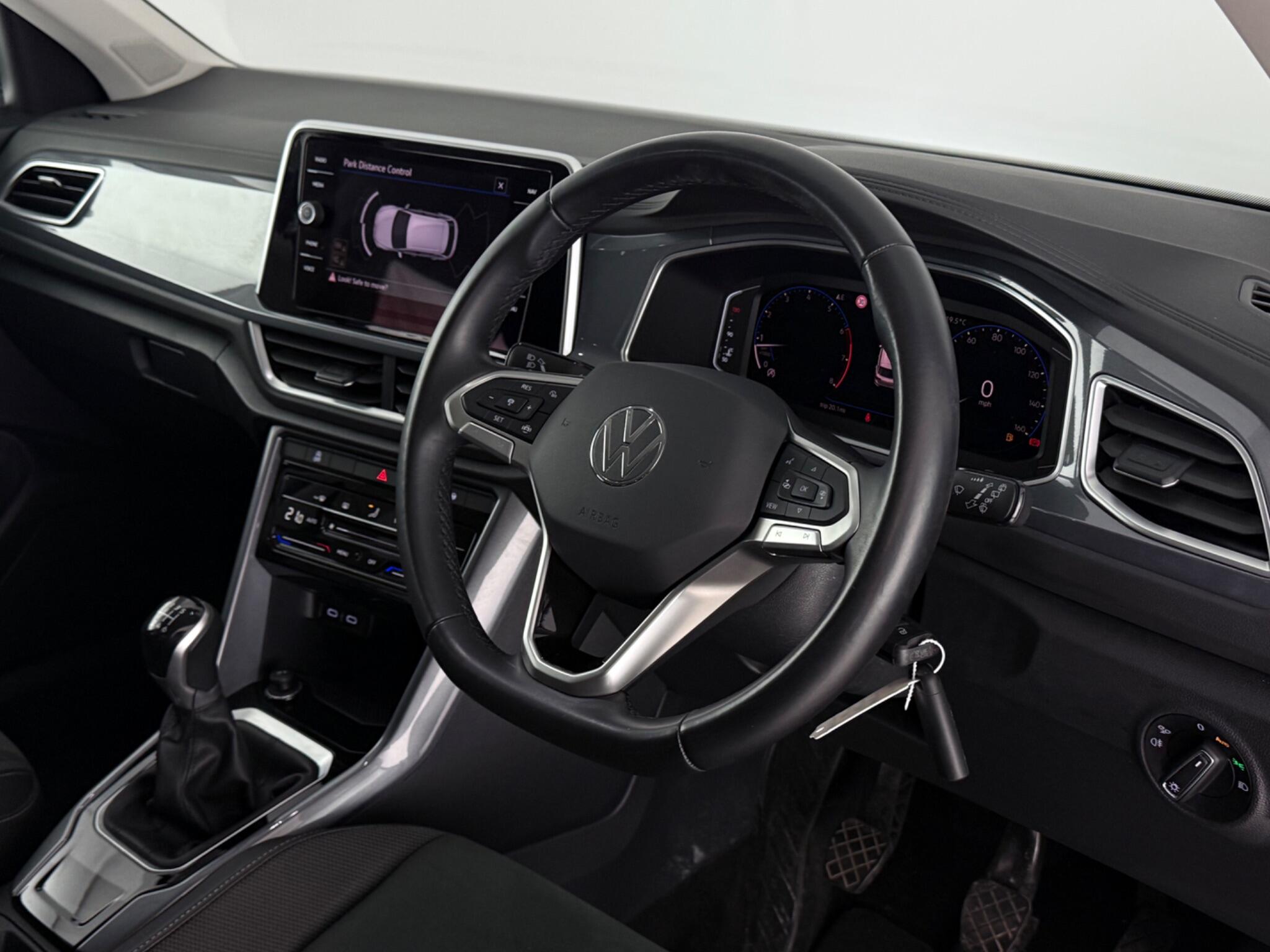 Volkswagen T-Roc view 3