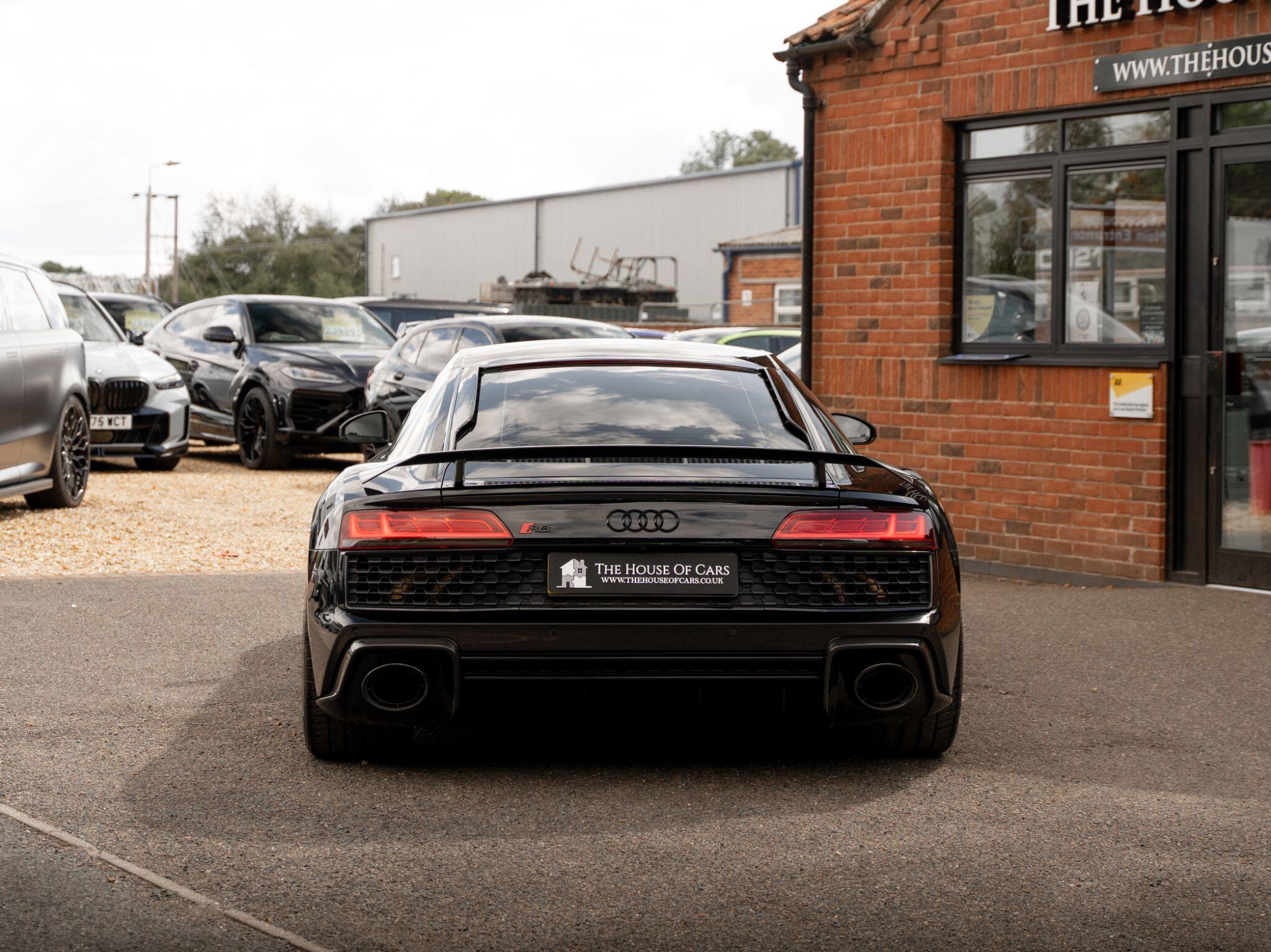 Audi R8 view 14