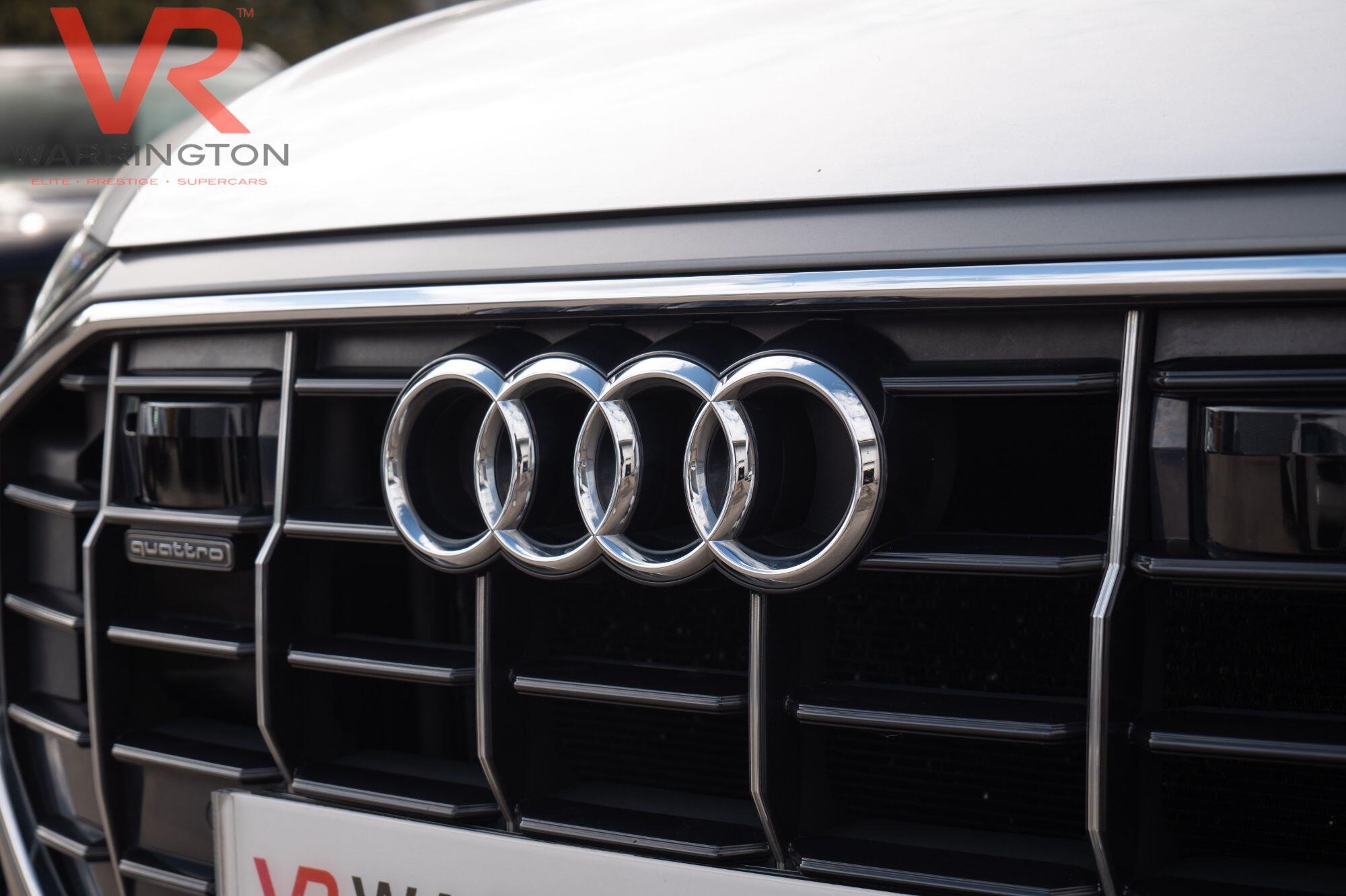 Audi Q8 view 41