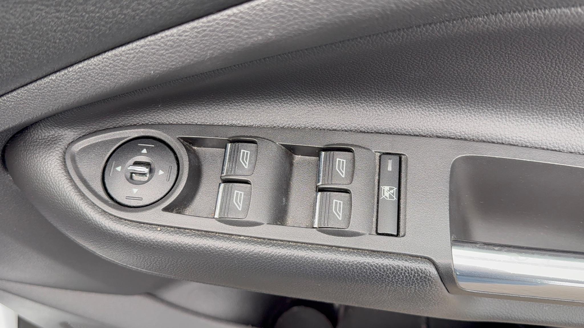 2014 Ford Kuga 2.0 TDCi Zetec AWD Euro 5 5dr • 87,800 miles image 30