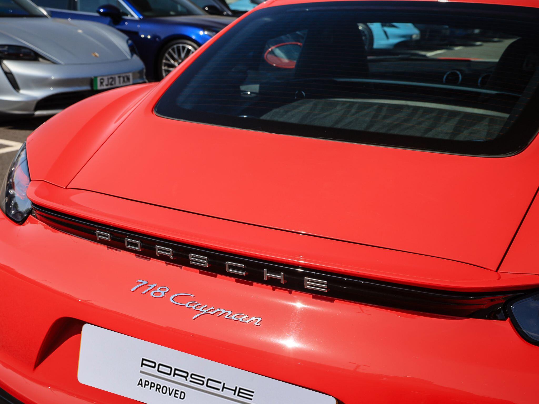 Porsche Cayman view 60