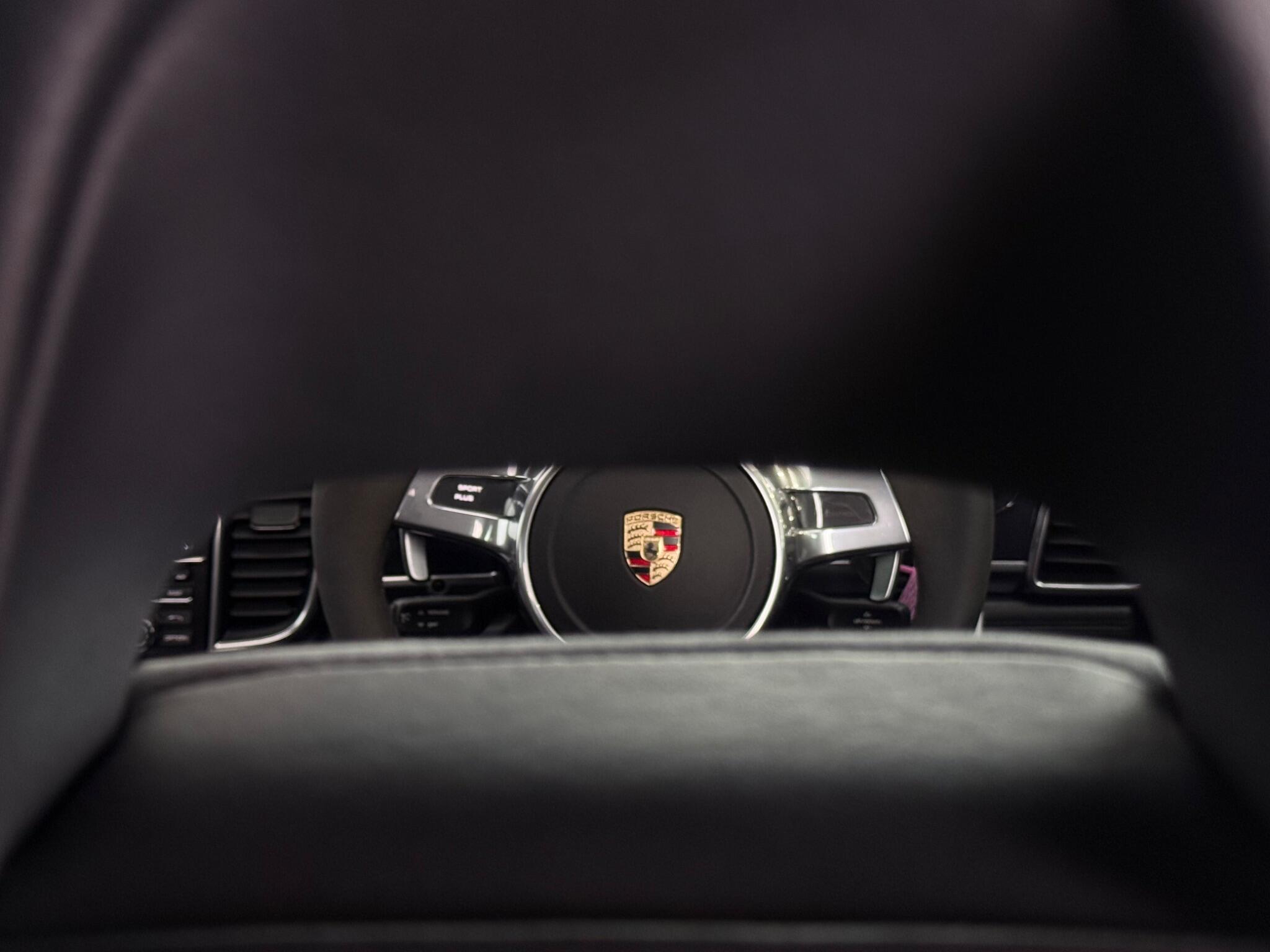 Porsche Panamera view 35