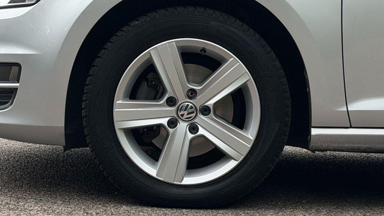 Volkswagen Golf view 35
