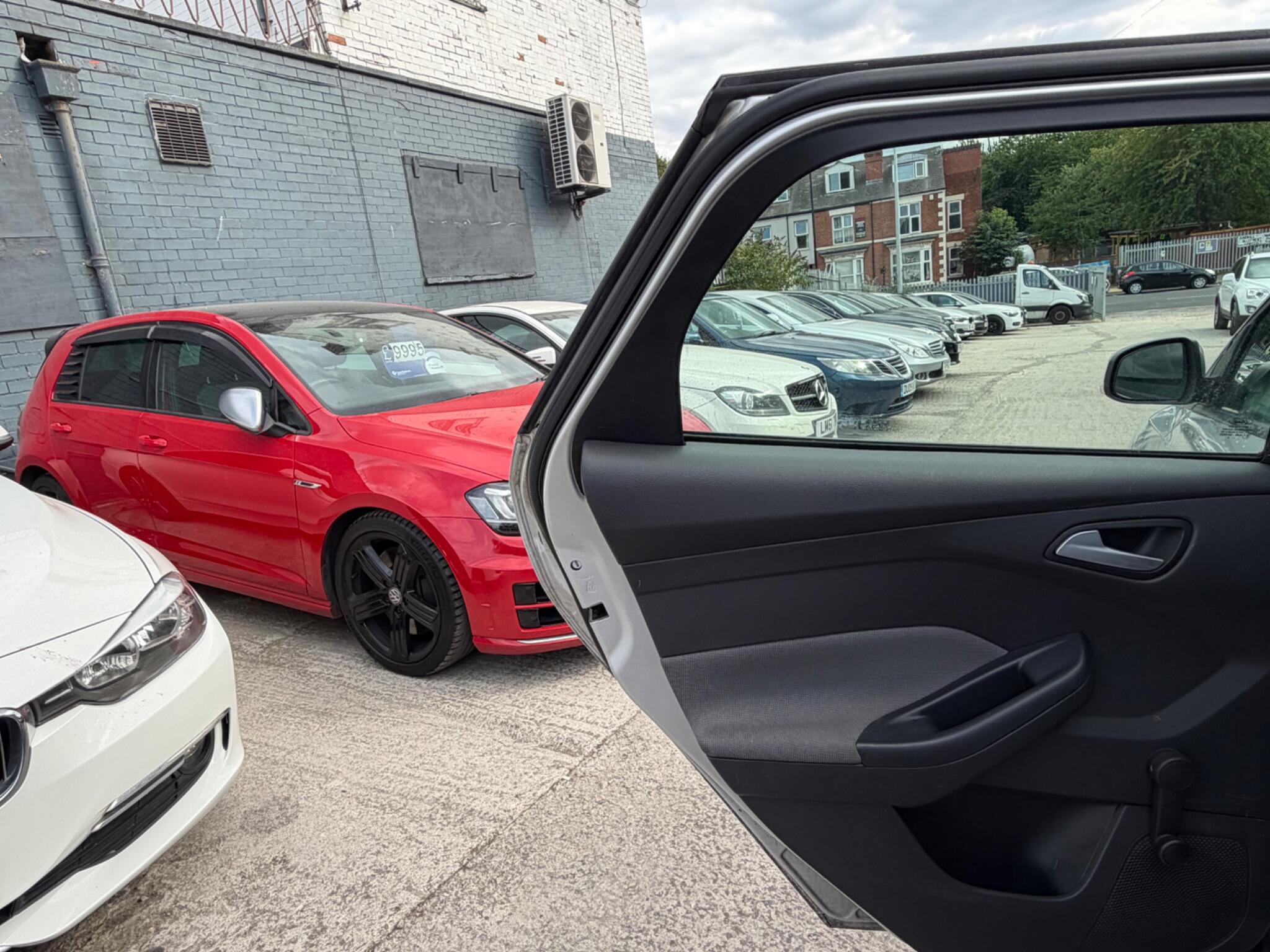 Ford Focus view 25
