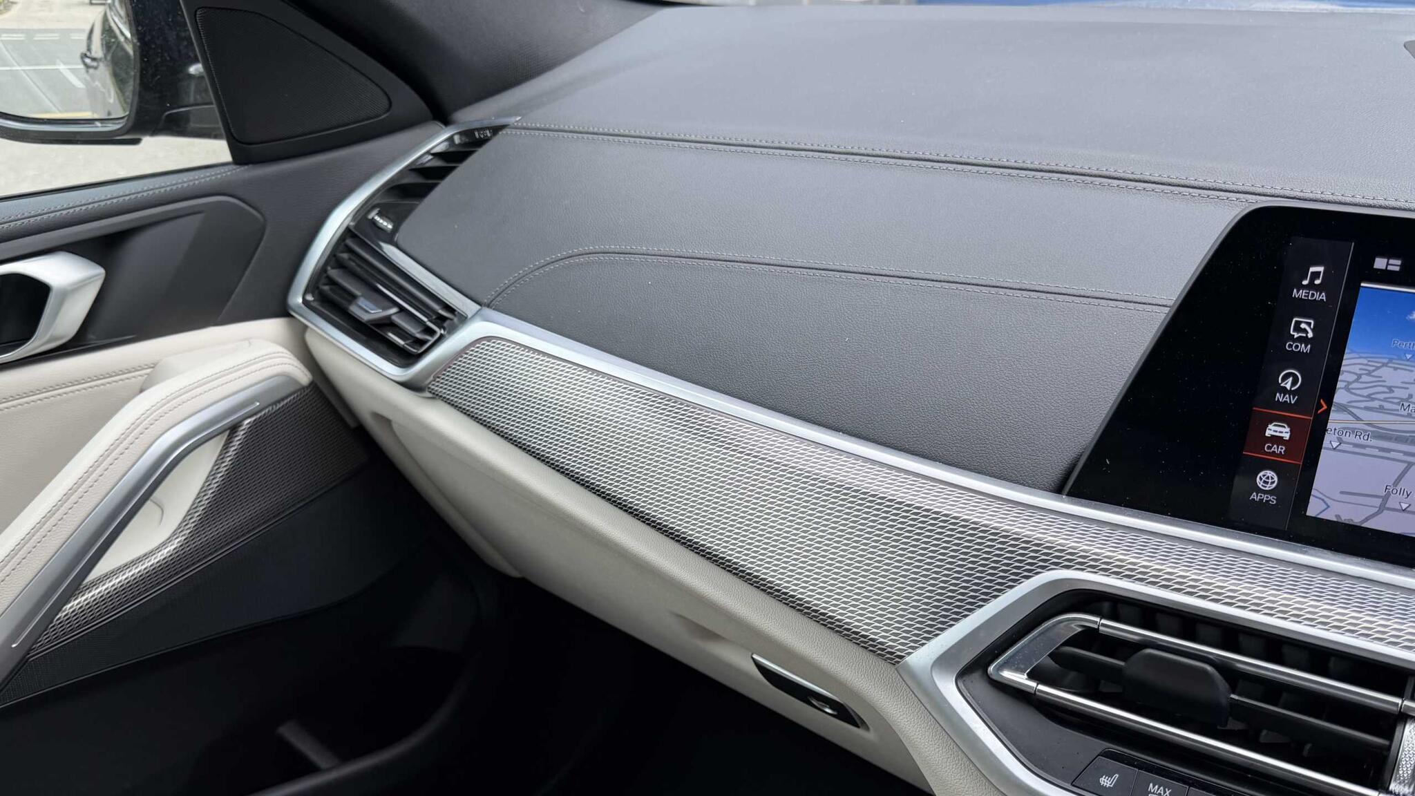 BMW X6 view 22
