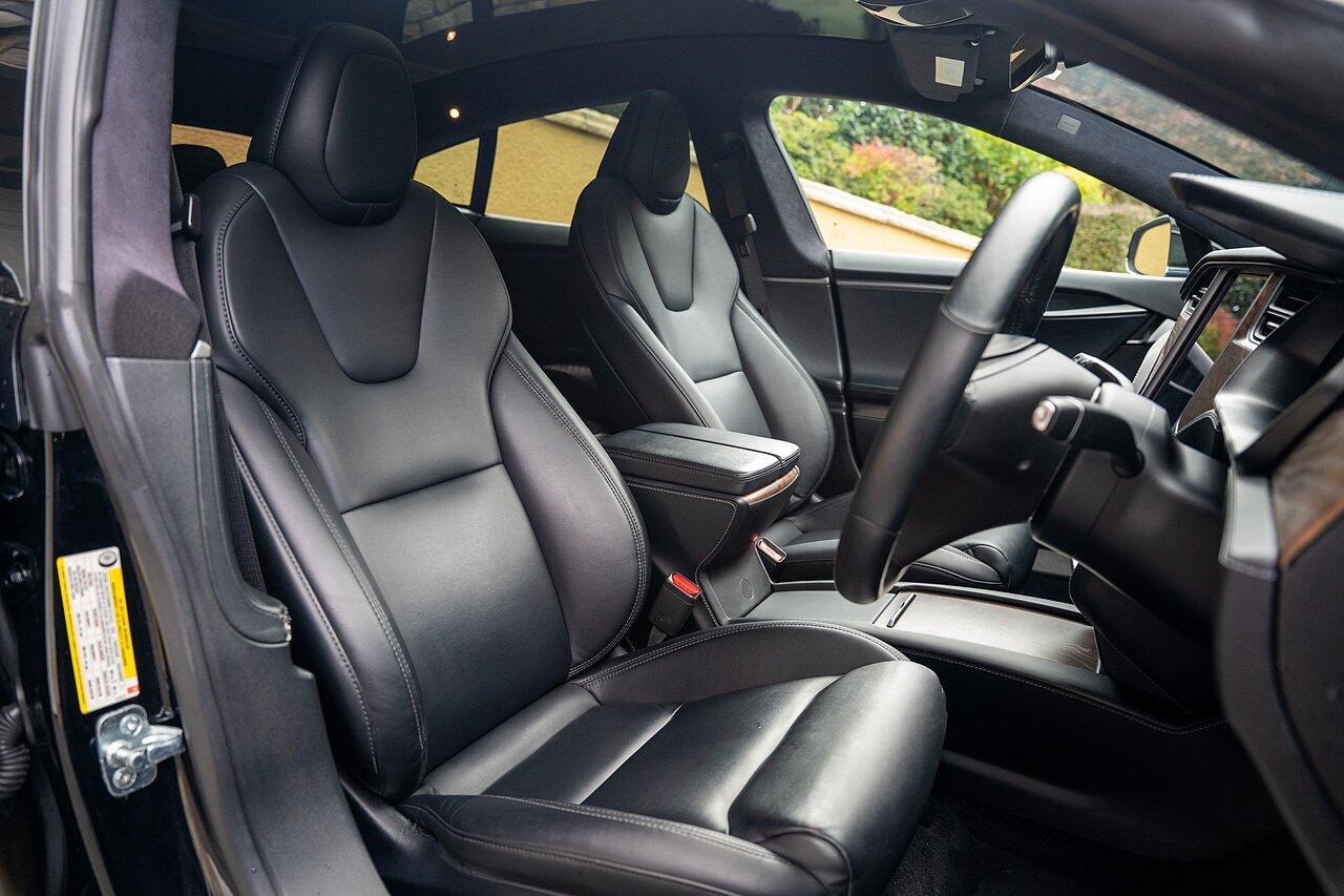 Tesla Model S view 32