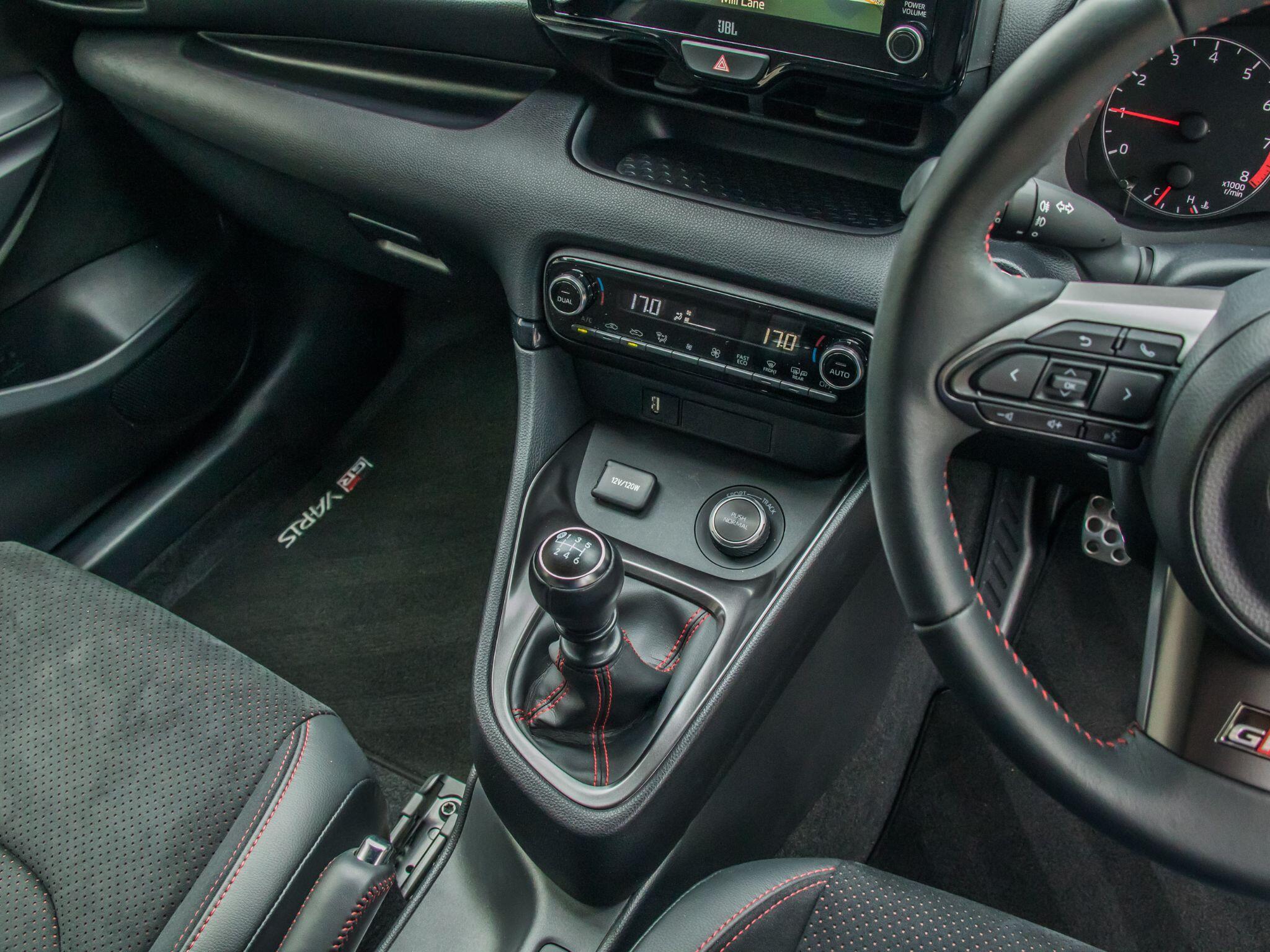 Toyota Yaris view 21