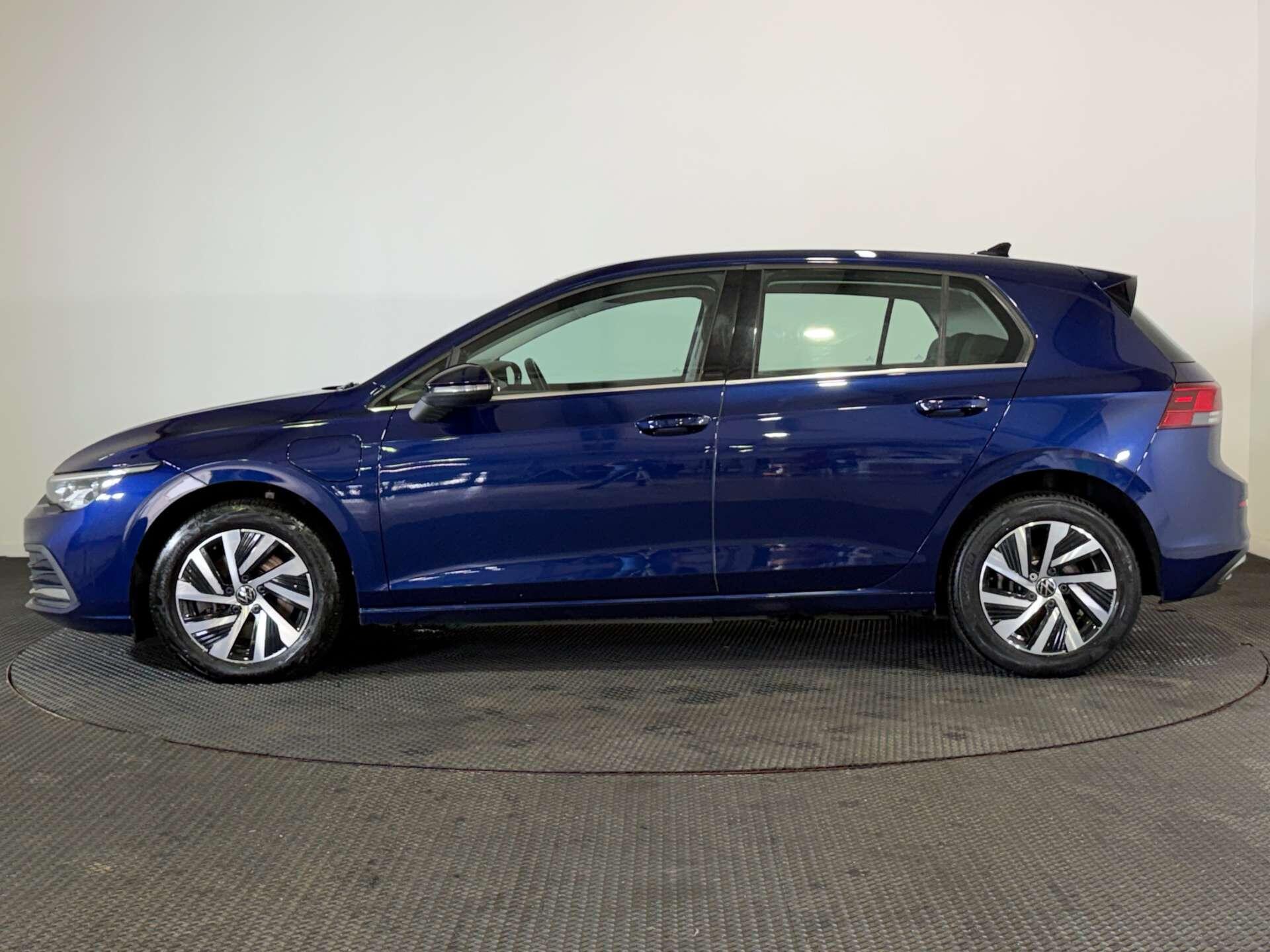 Volkswagen Golf view 4