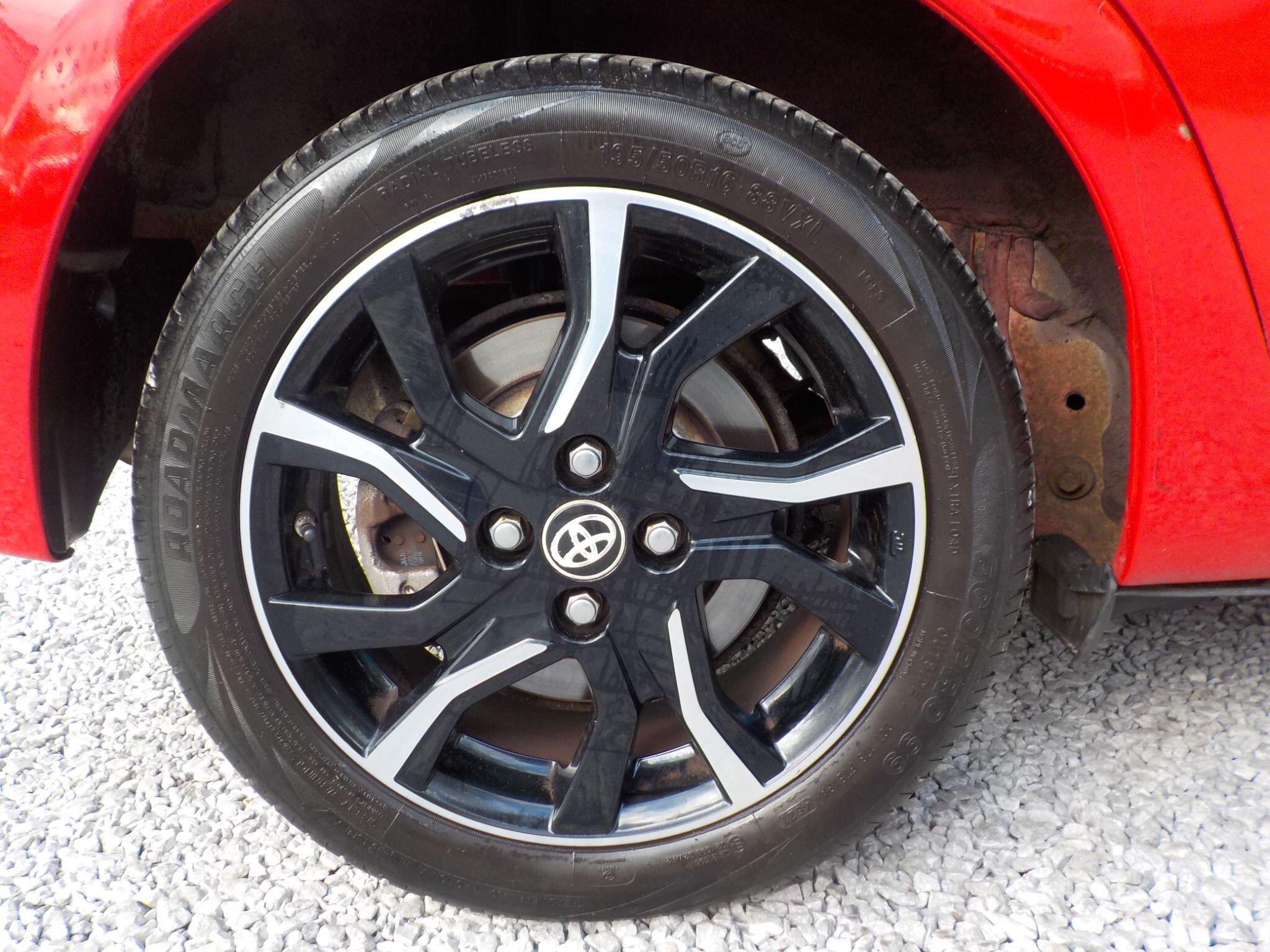 Toyota Yaris 1.33 Dual VVT-i Design Euro 6 5dr