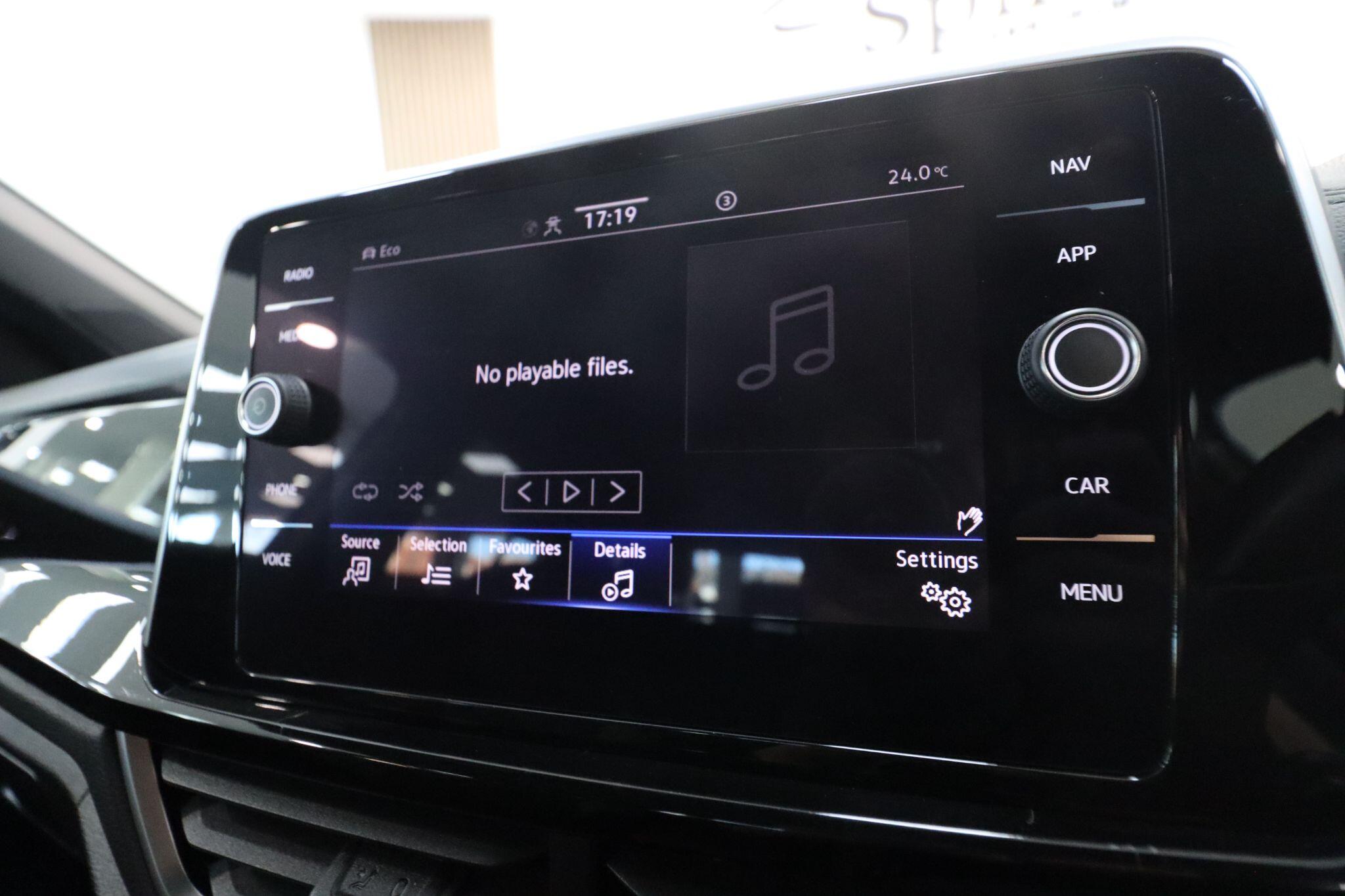 Volkswagen T-Roc view 24