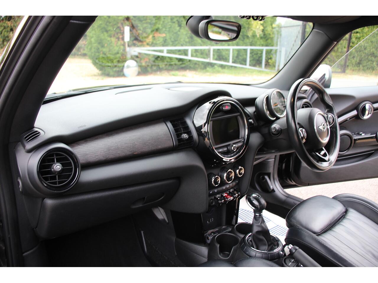 Mini Hatch view 15