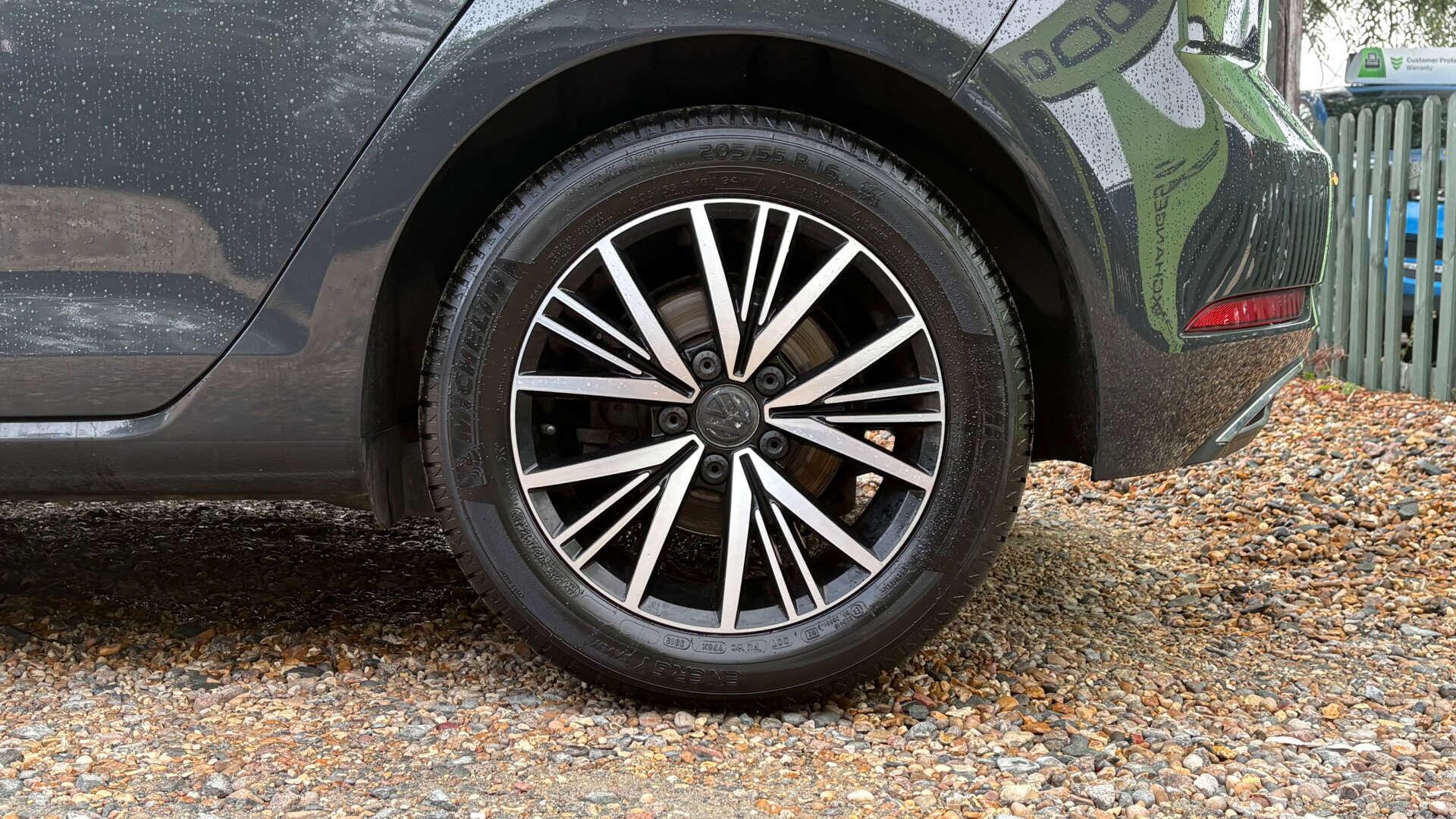 Volkswagen Golf view 41