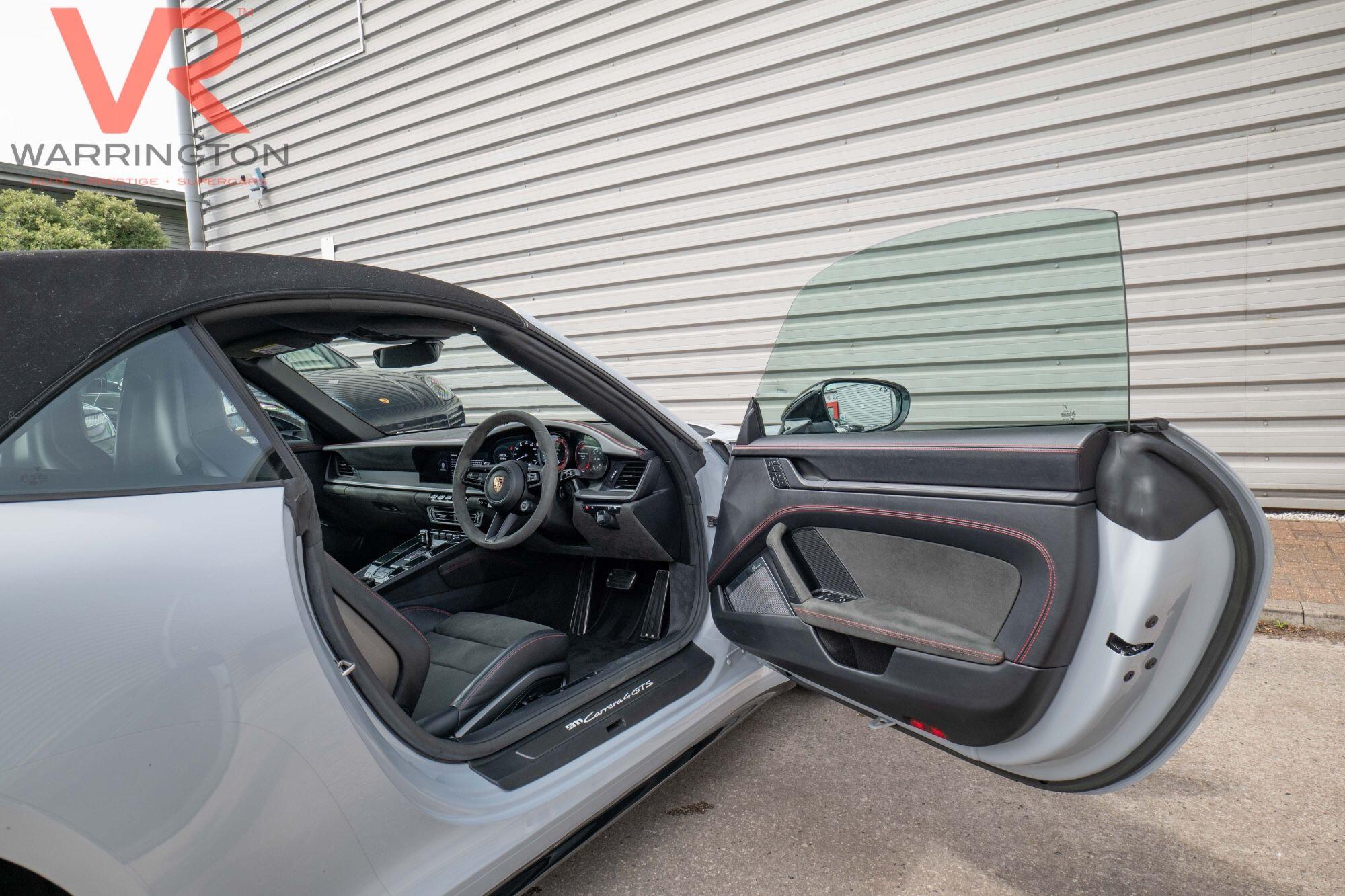 Porsche 911 view 21