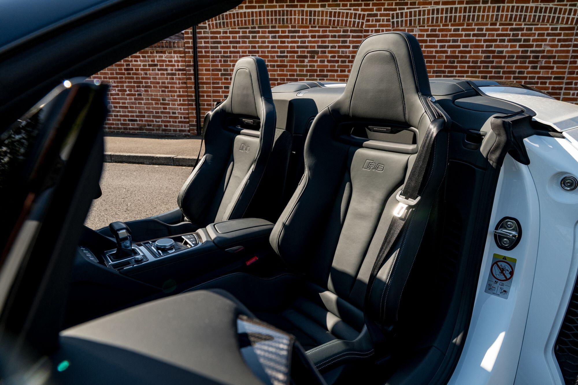 Audi R8 view 60