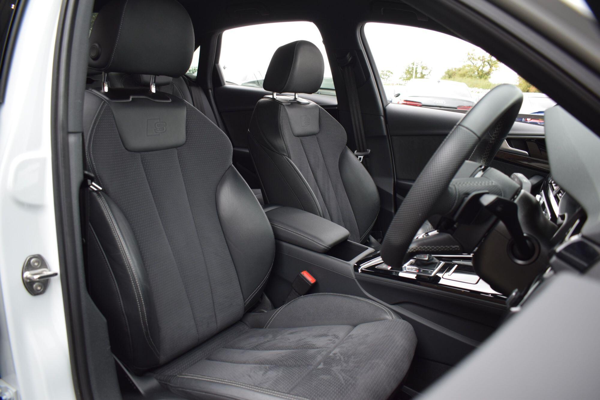 Audi A4 view 14
