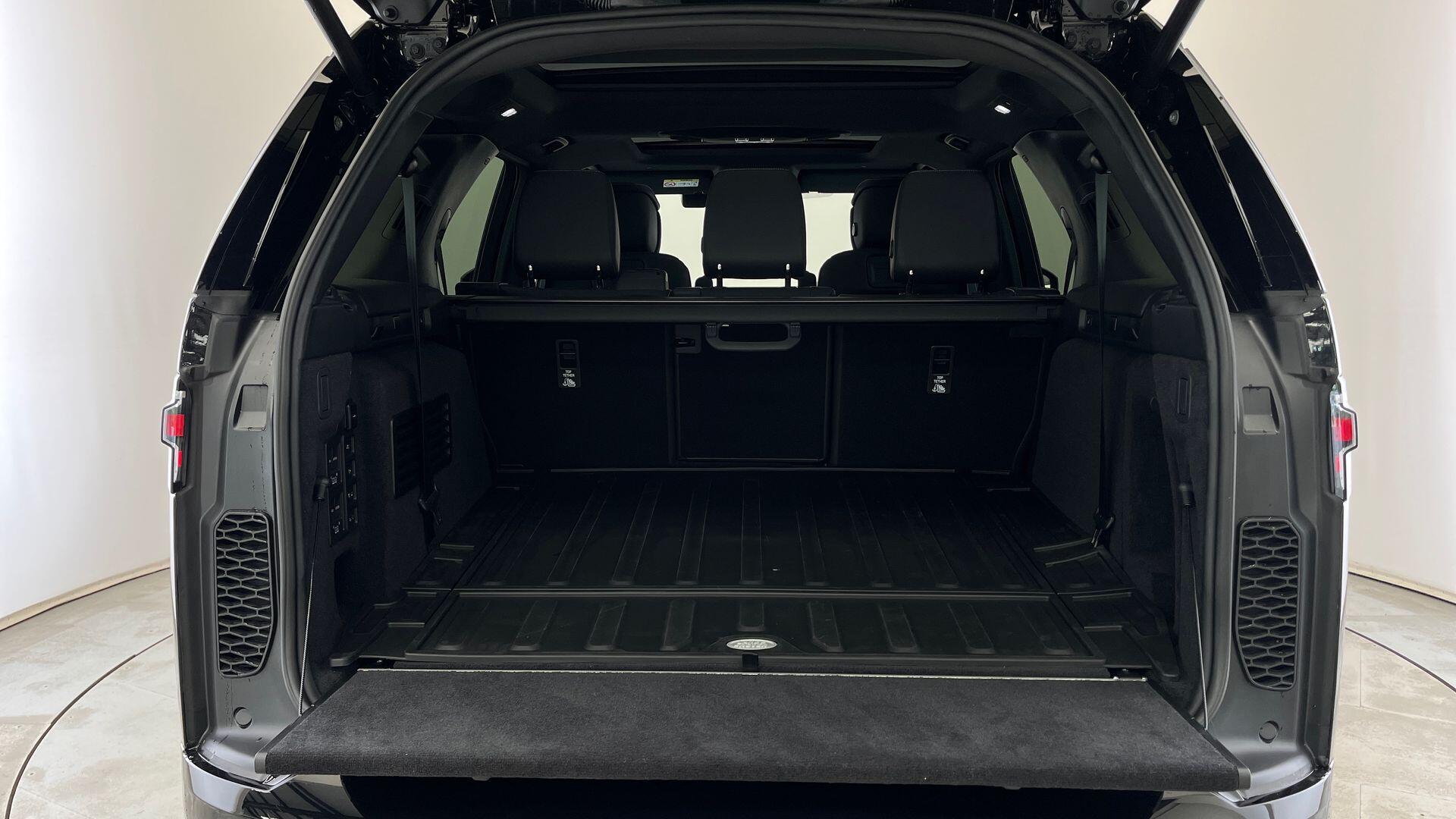 Land Rover Discovery view 10
