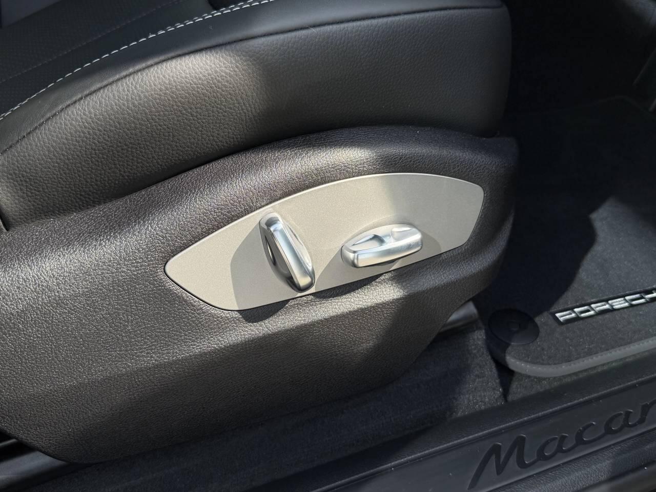 Porsche Macan view 16