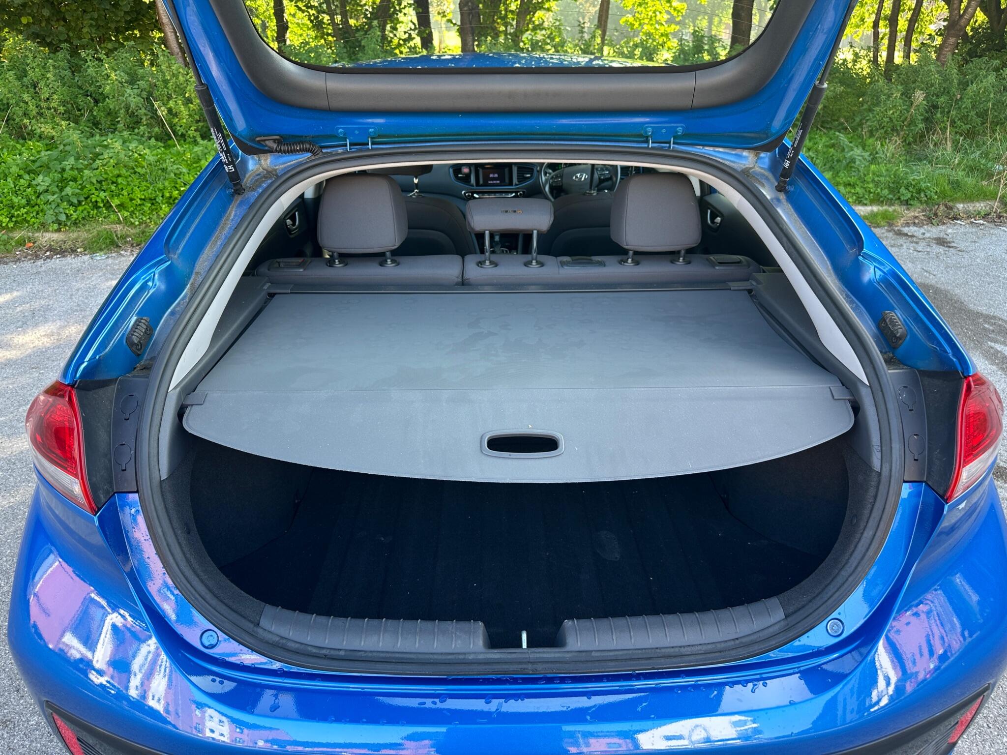 Hyundai Ioniq view 11