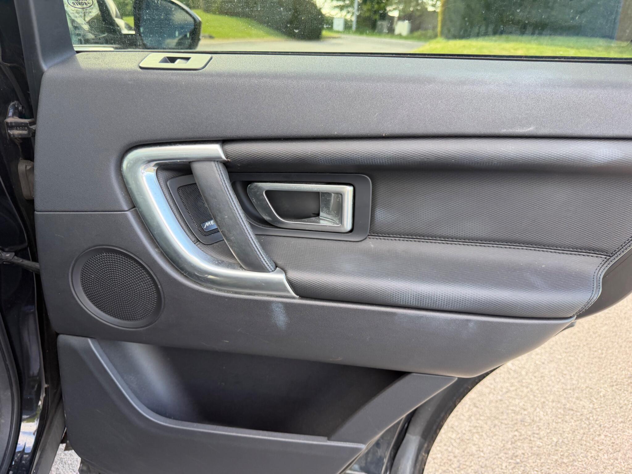 Land Rover Discovery Sport view 26