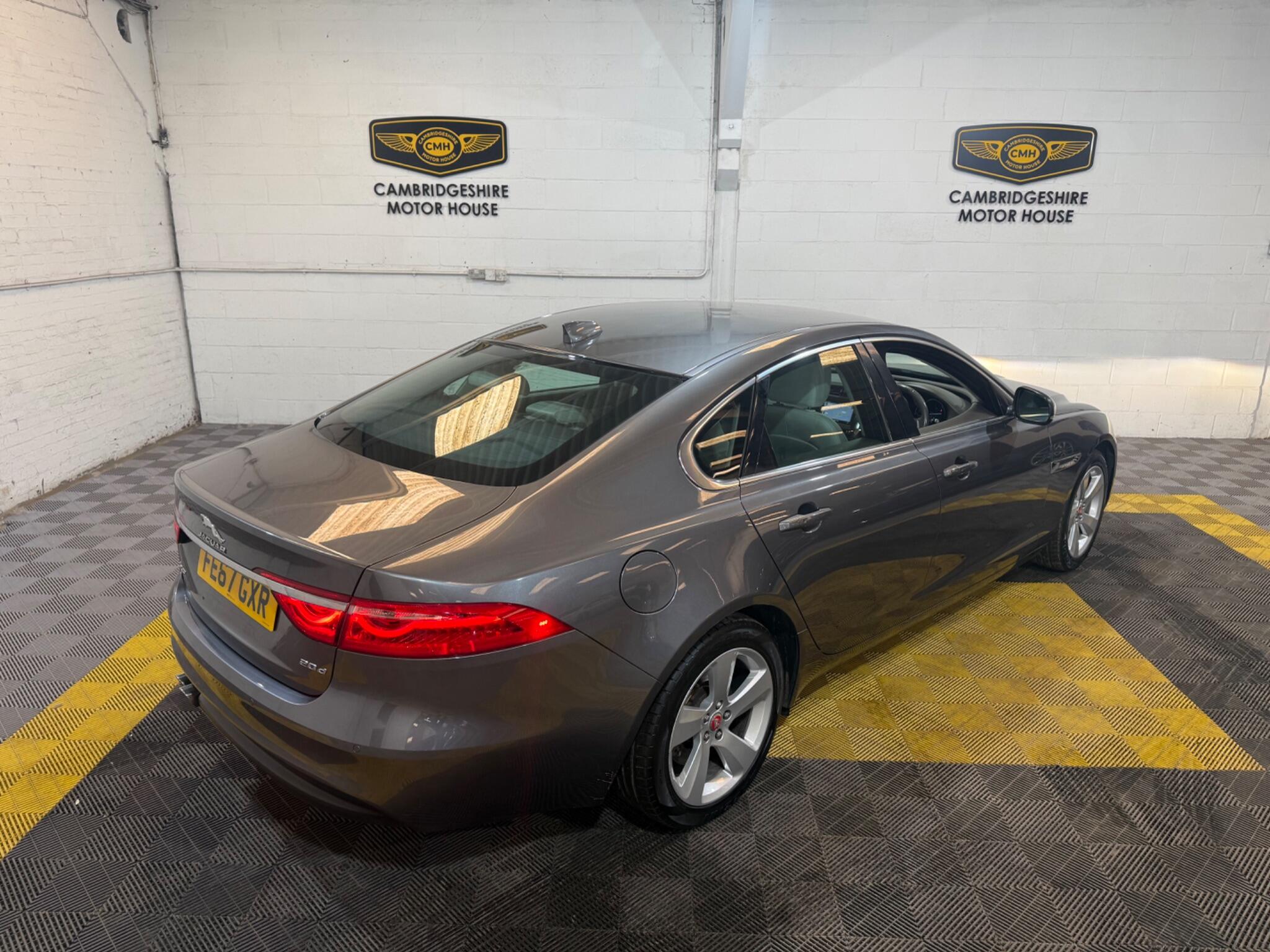 Jaguar XF view 15
