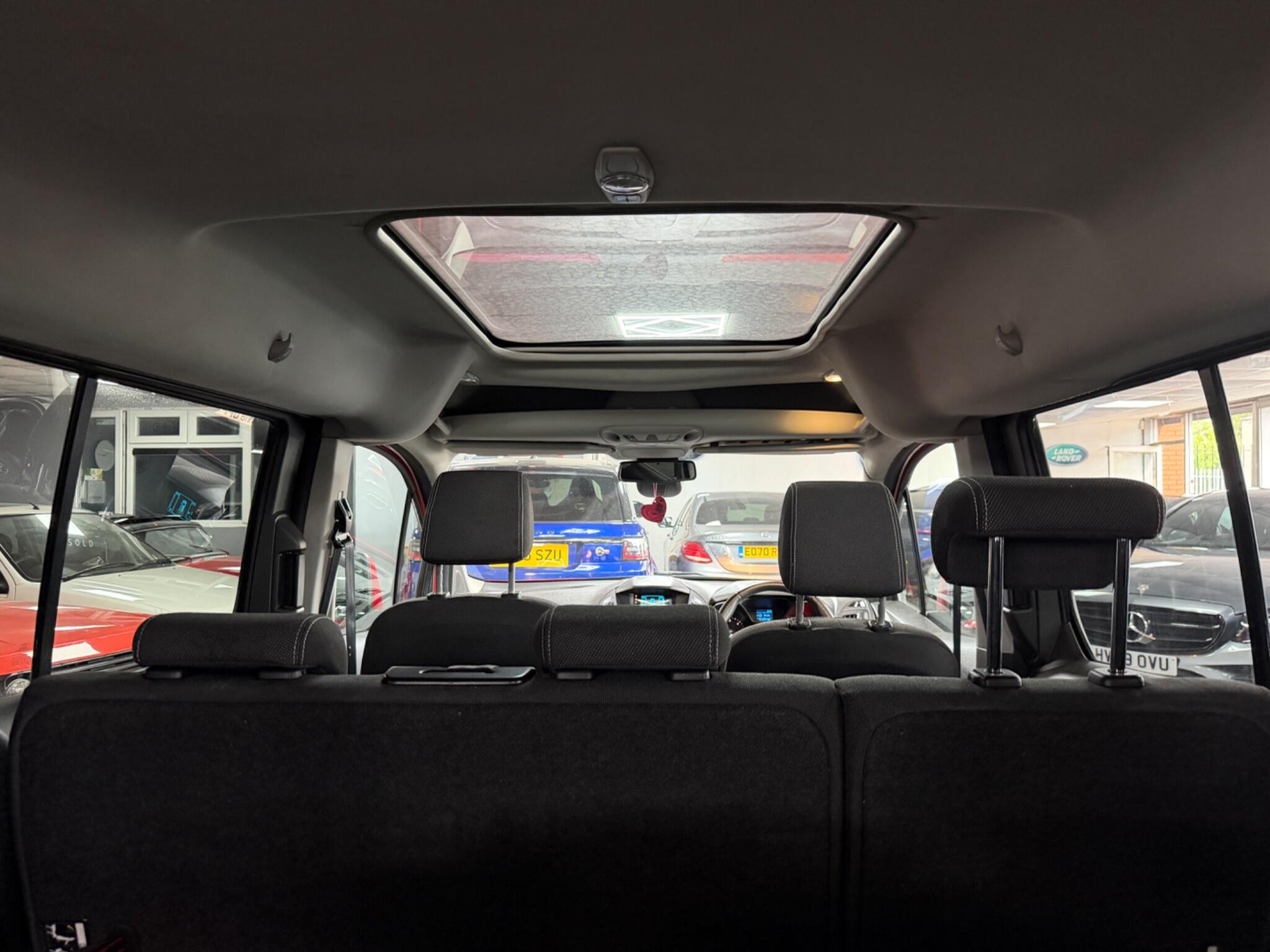 Ford Grand Tourneo Connect view 19