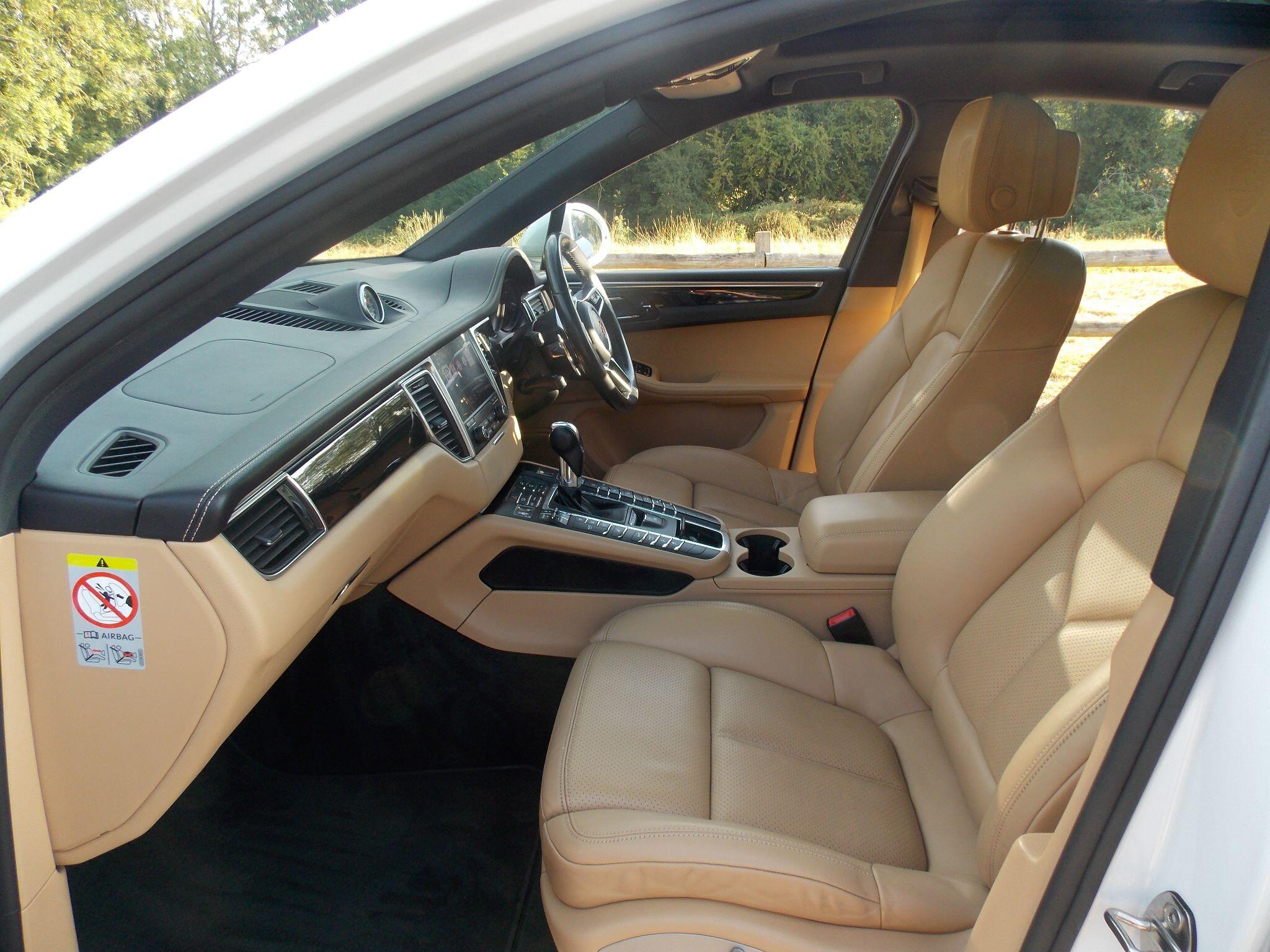 Porsche Macan view 74