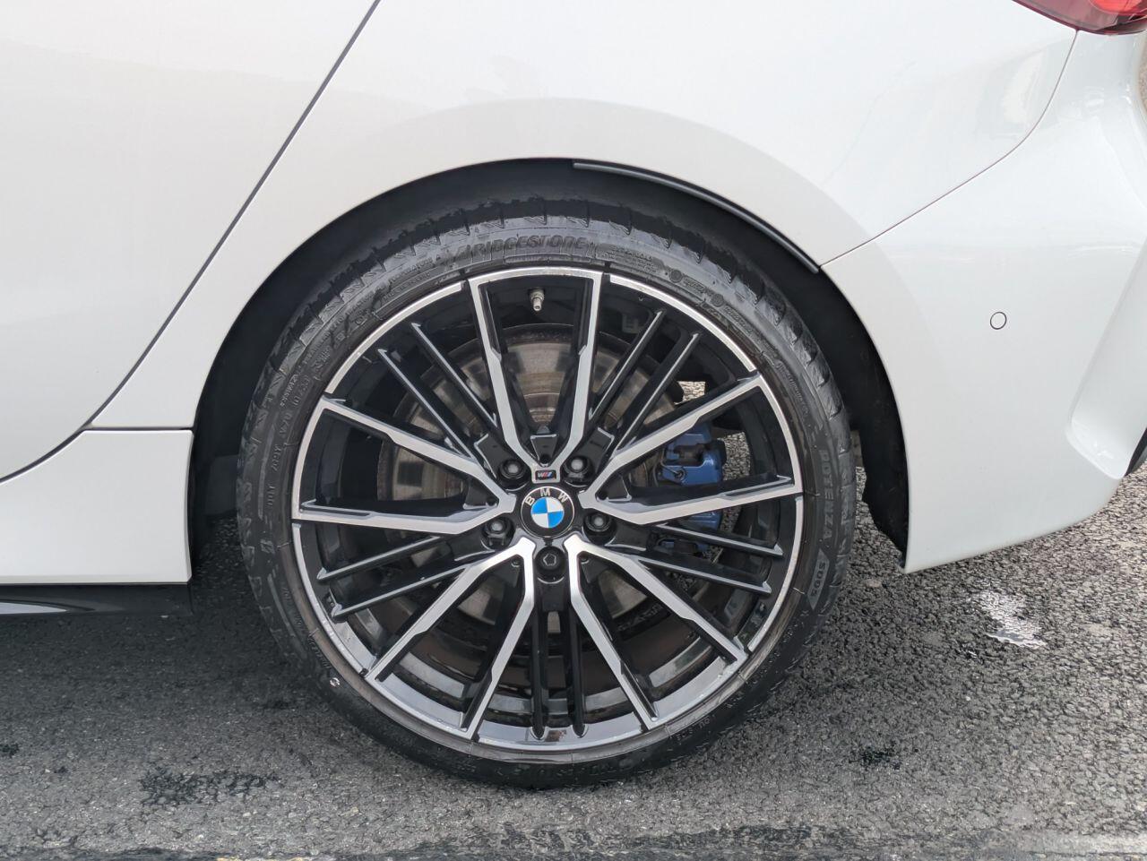 BMW 1 Series view 28