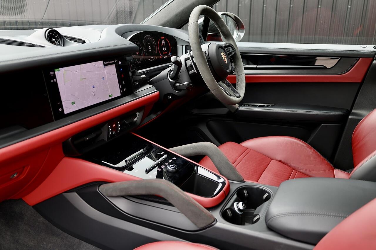 Porsche Cayenne view 8