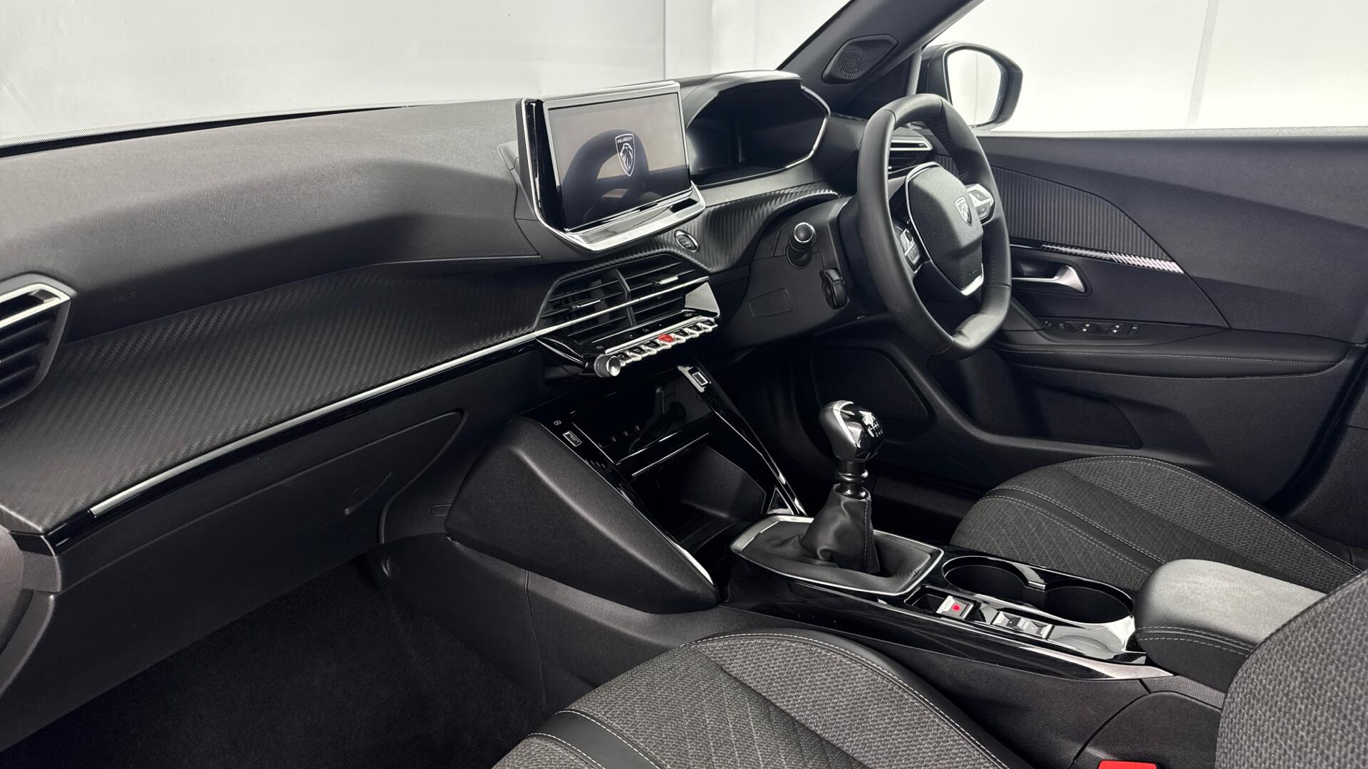 Peugeot 2008 view 10