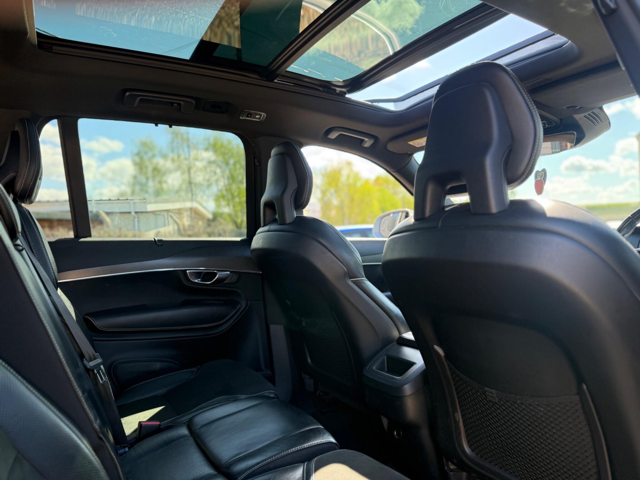 Volvo XC90 view 18