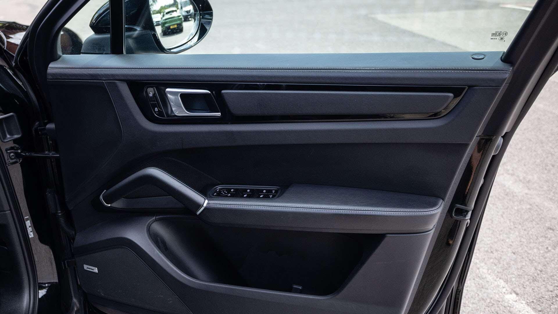 Porsche Cayenne view 27