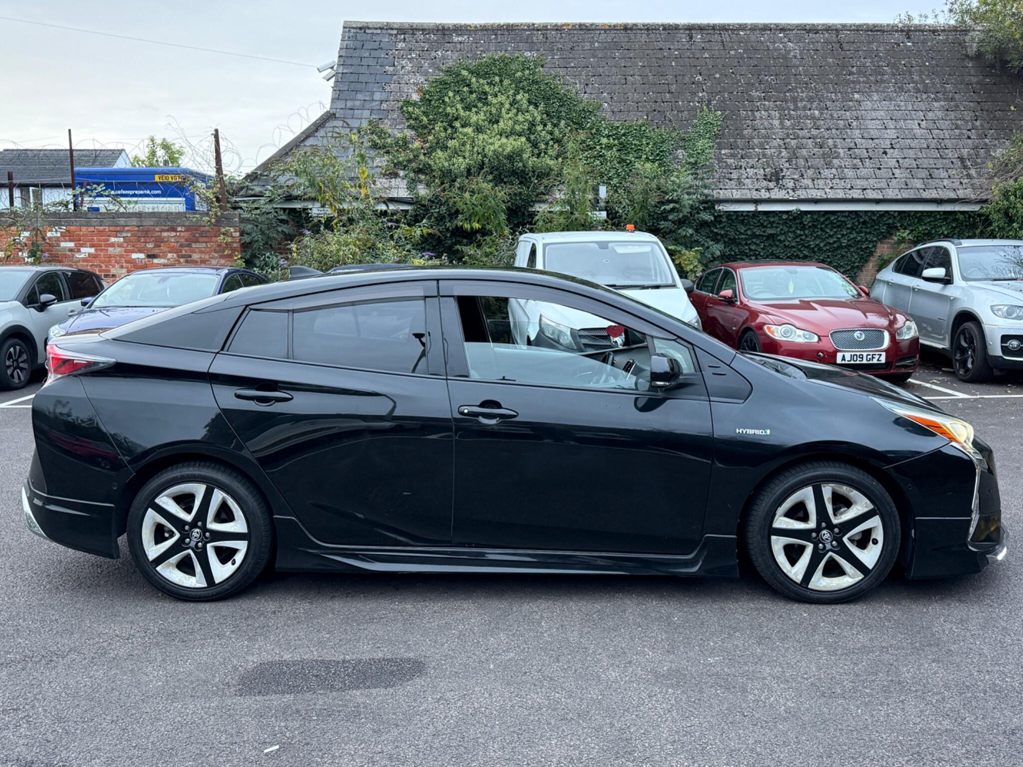 Toyota Prius - Image 9