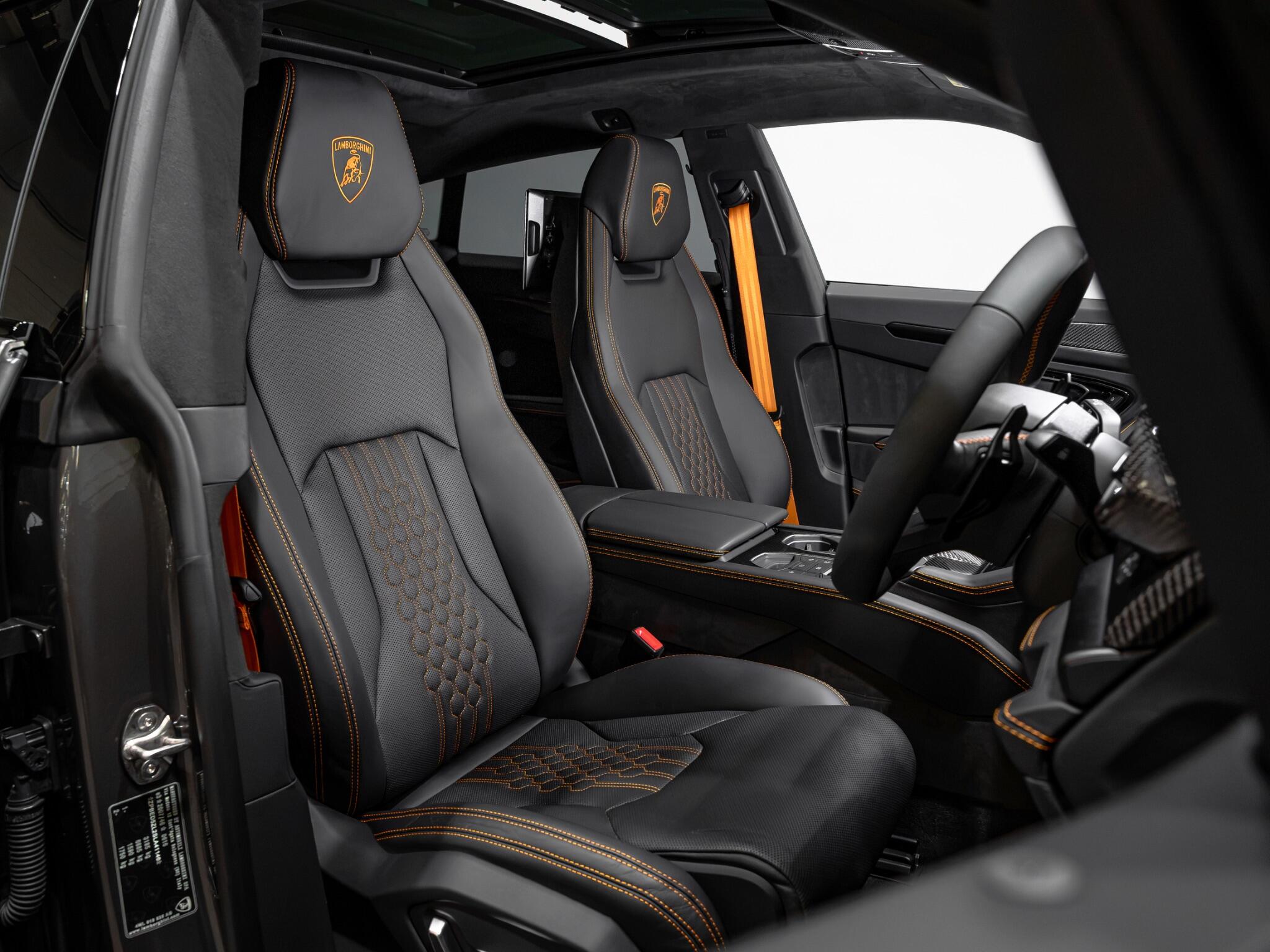 Lamborghini Urus view 2