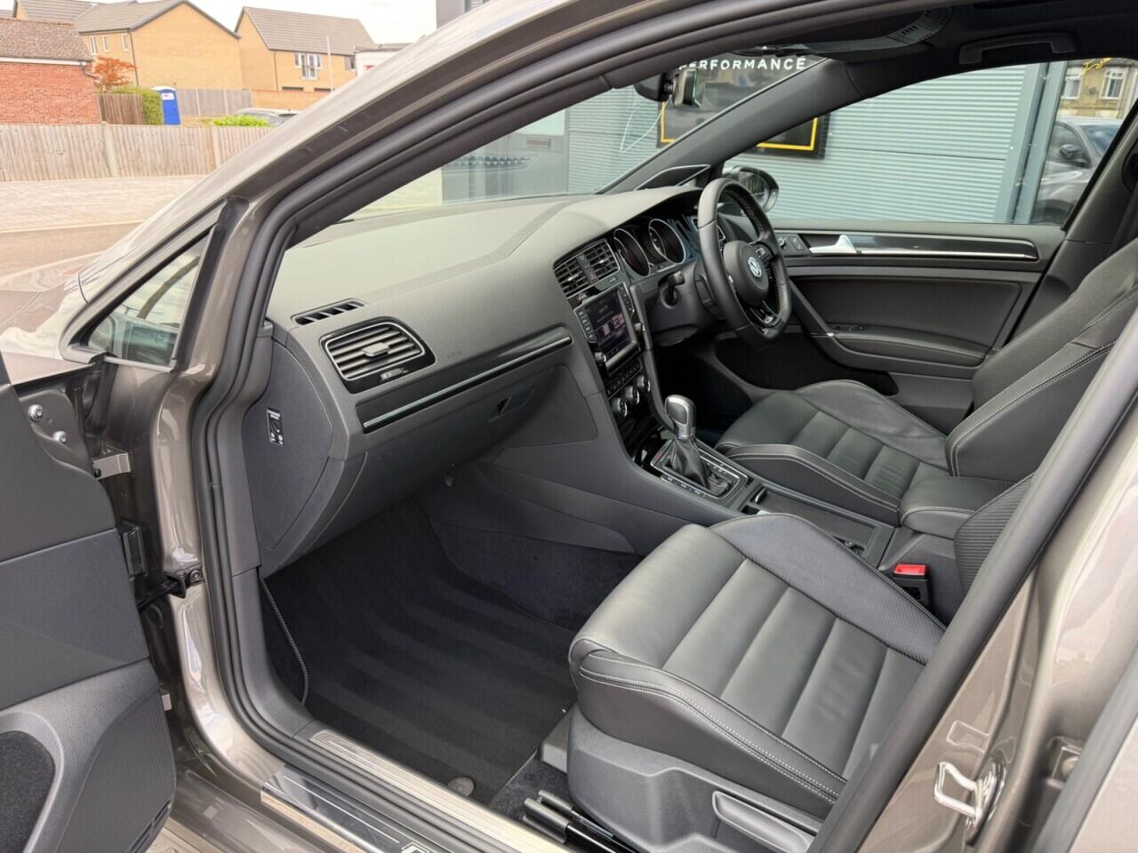 Volkswagen Golf view 14
