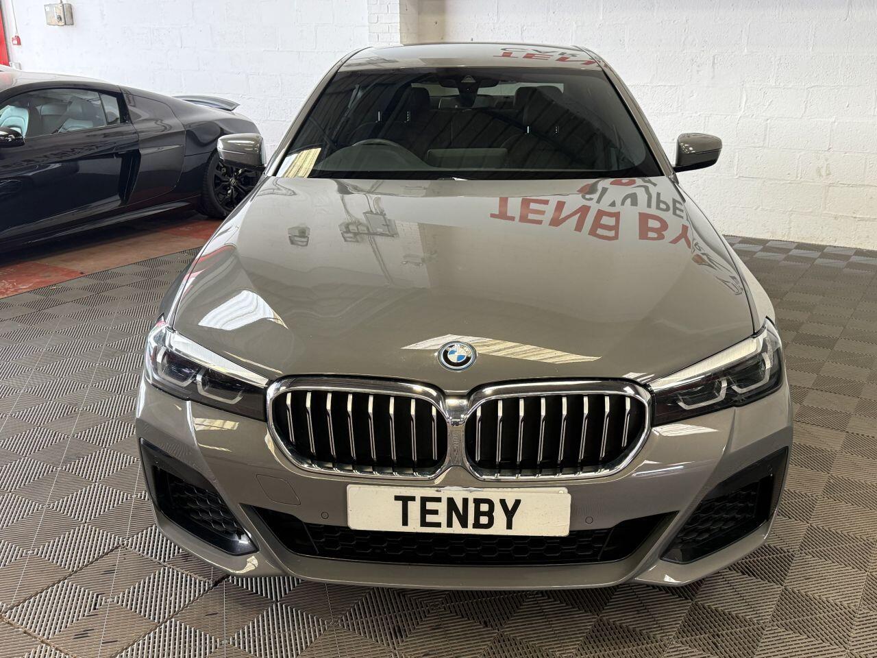 BMW 5 Series view 4