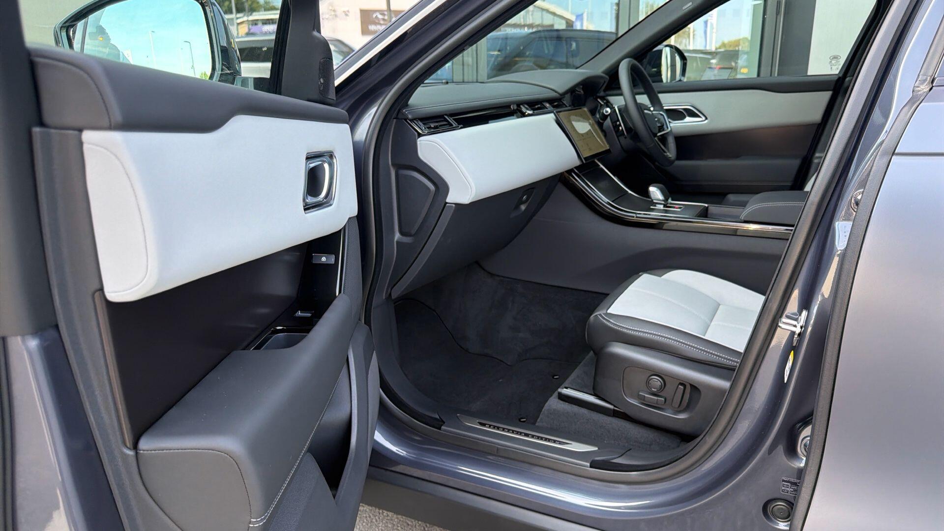 Land Rover Range Rover Velar view 29