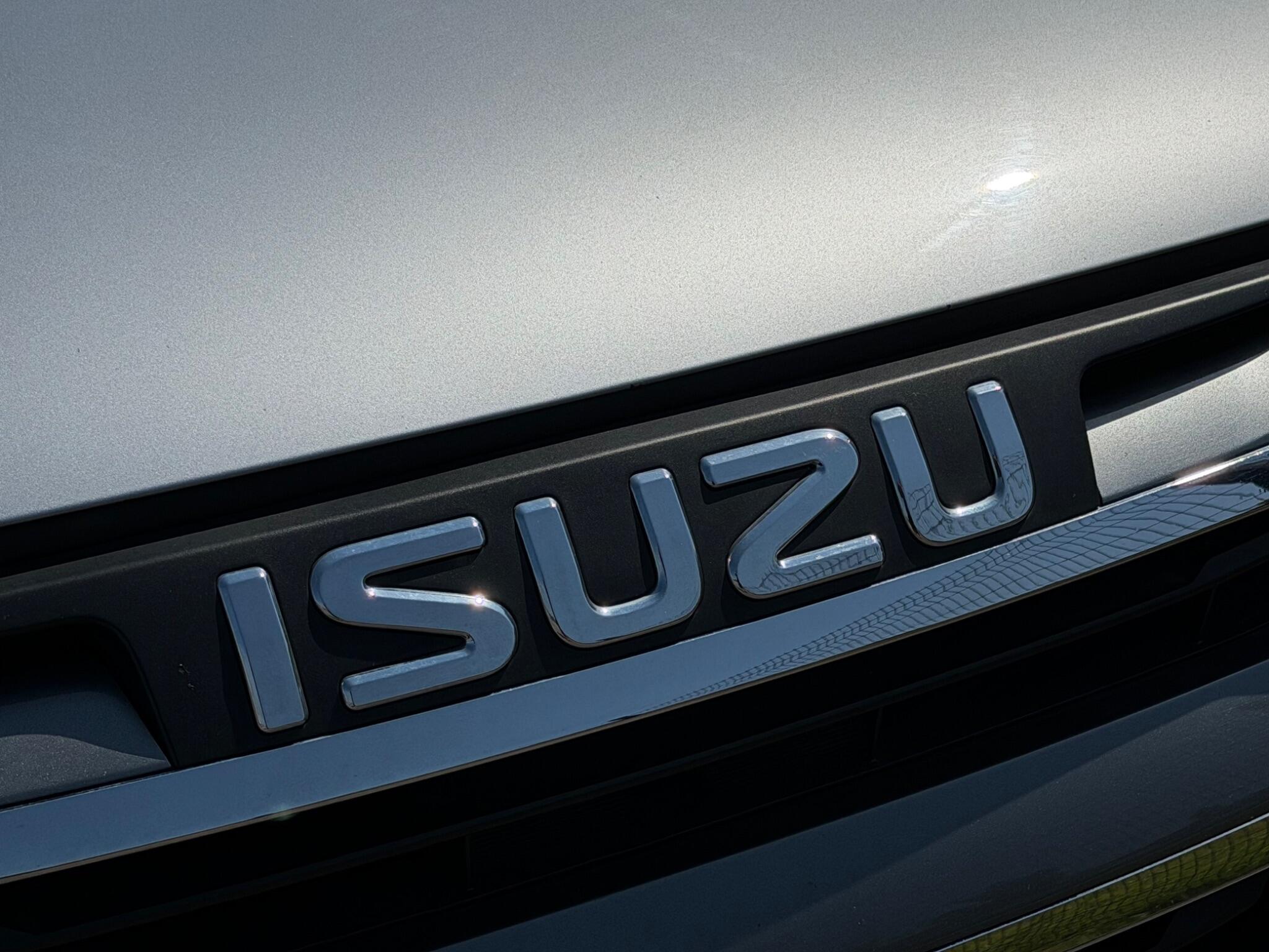 Isuzu D-Max view 50