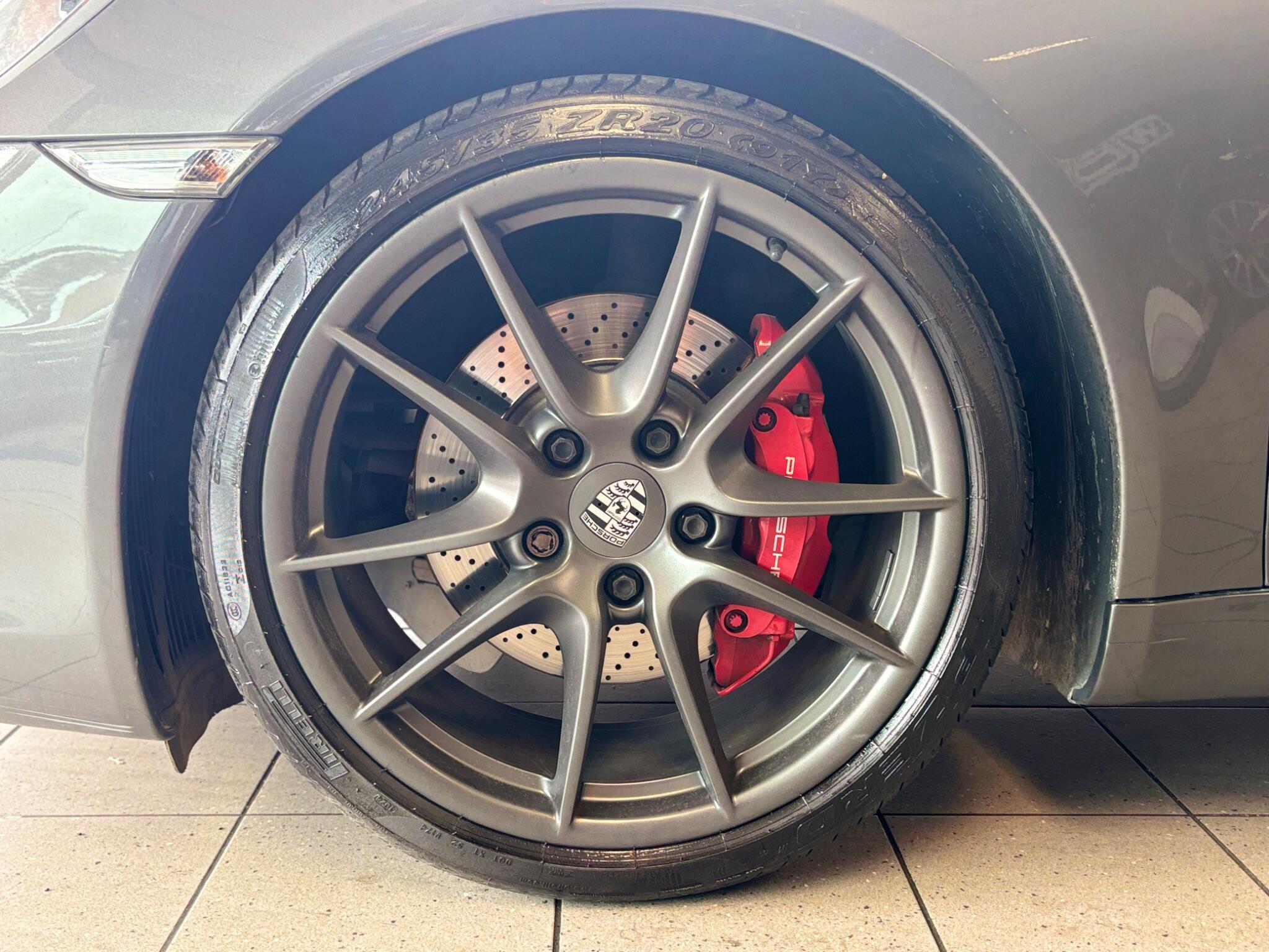 Porsche 911 view 30