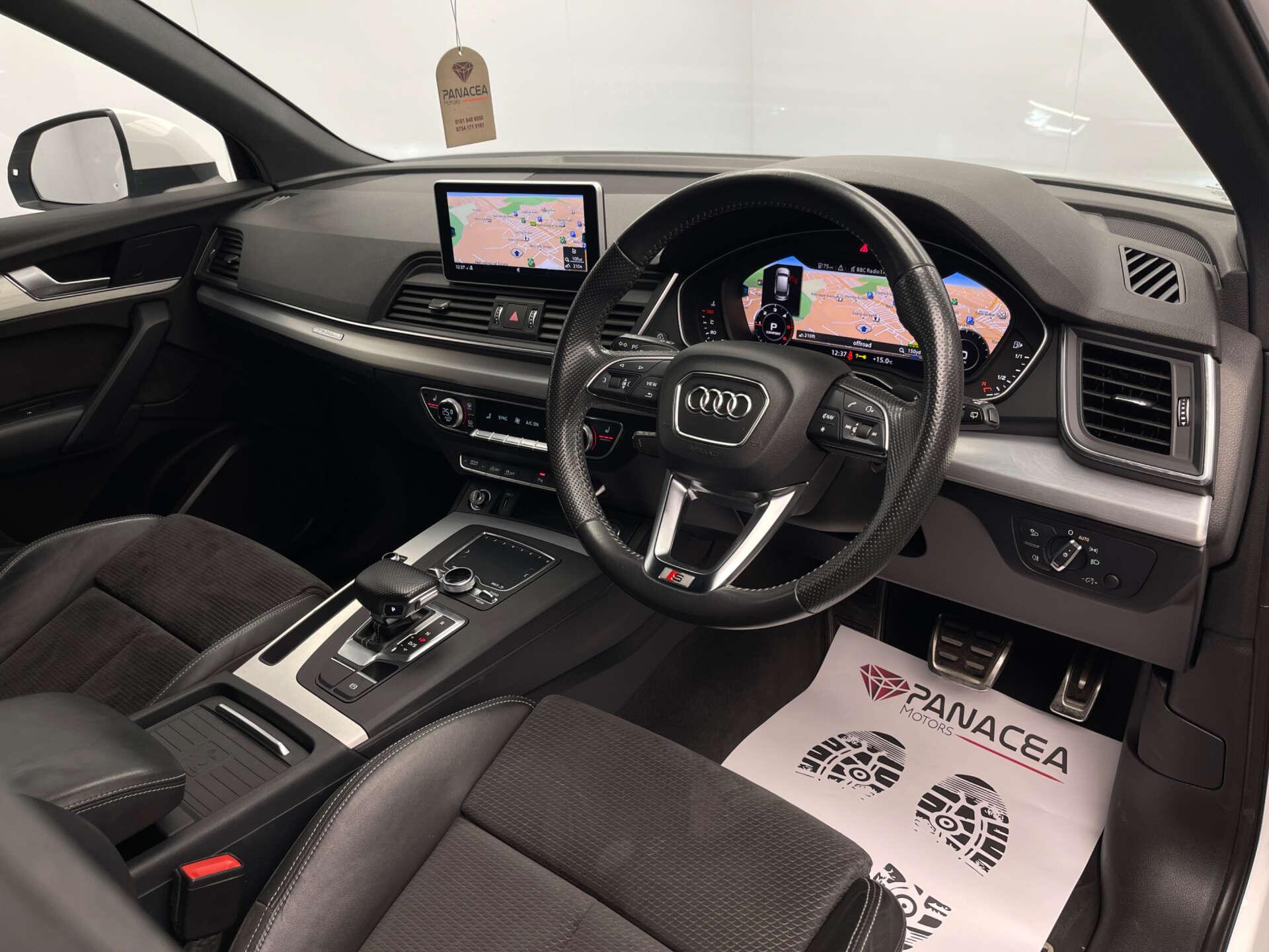 Audi Q5 view 9