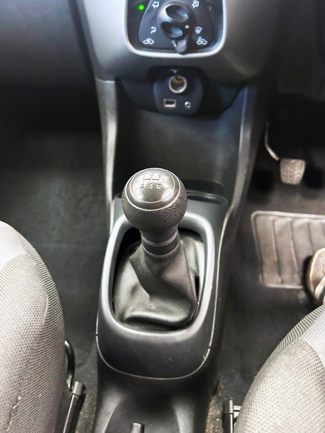 Peugeot 108 view 17
