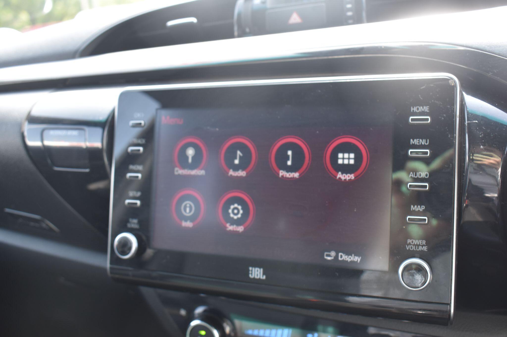Hilux - 2.8 D-4D Invincible X Auto 4WD Euro 6 (s/s) 4dr - Image 20