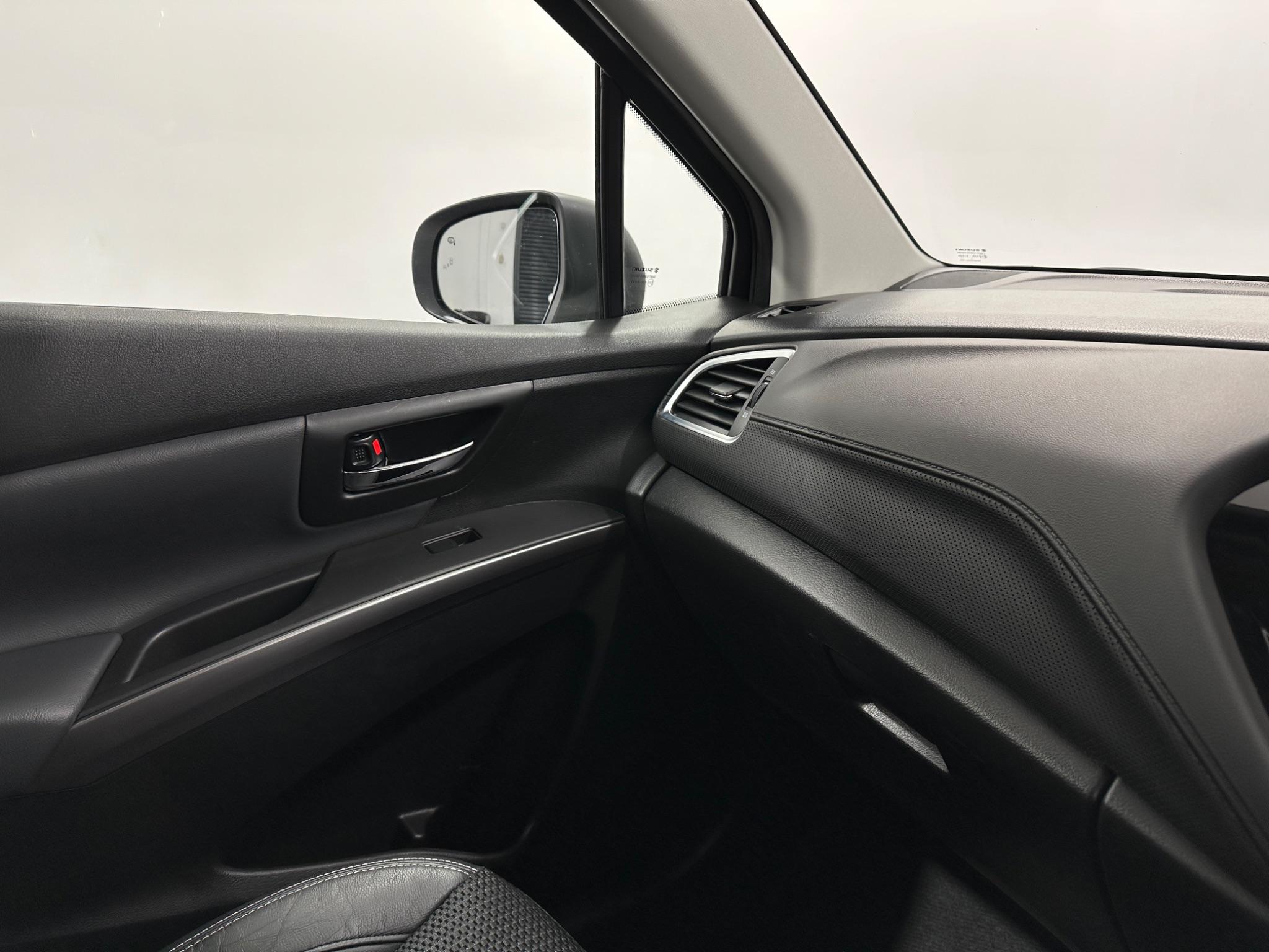 Suzuki S-Cross view 25